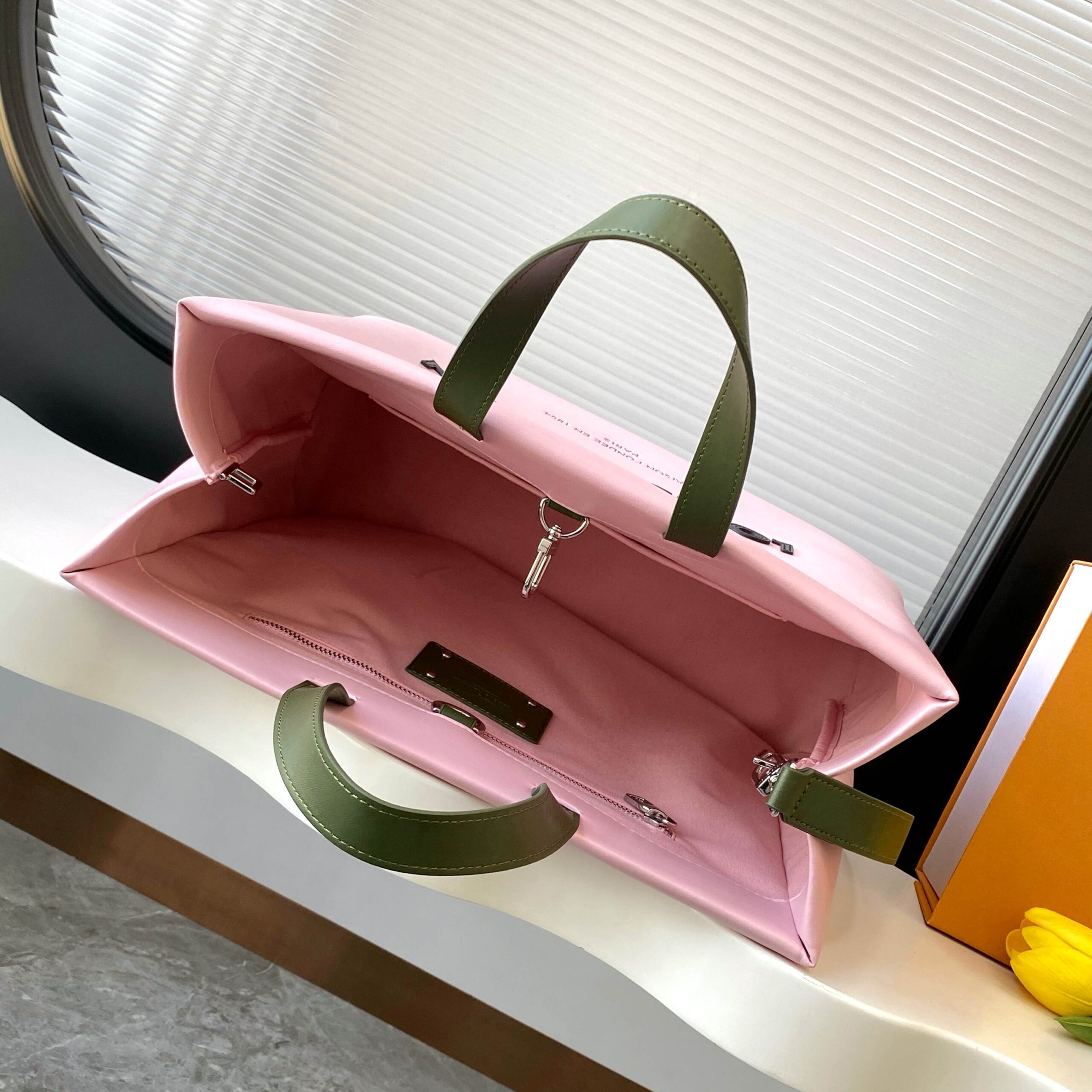 Louis Vuitton M24457 Medium Handbag - Image 8