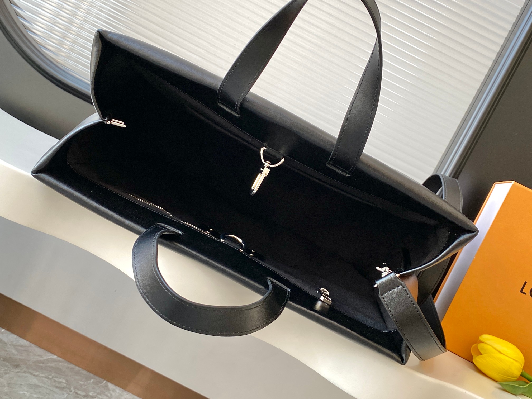 Louis Vuitton M24457 Medium Leather Handbag - Image 8