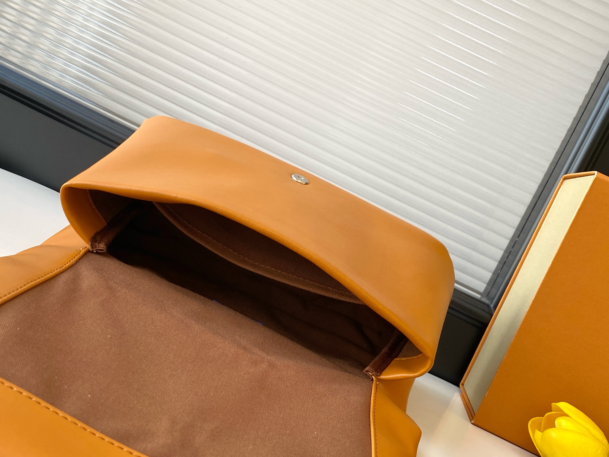 Louis Vuitton Medium Yellow Leather Handbag - Image 8