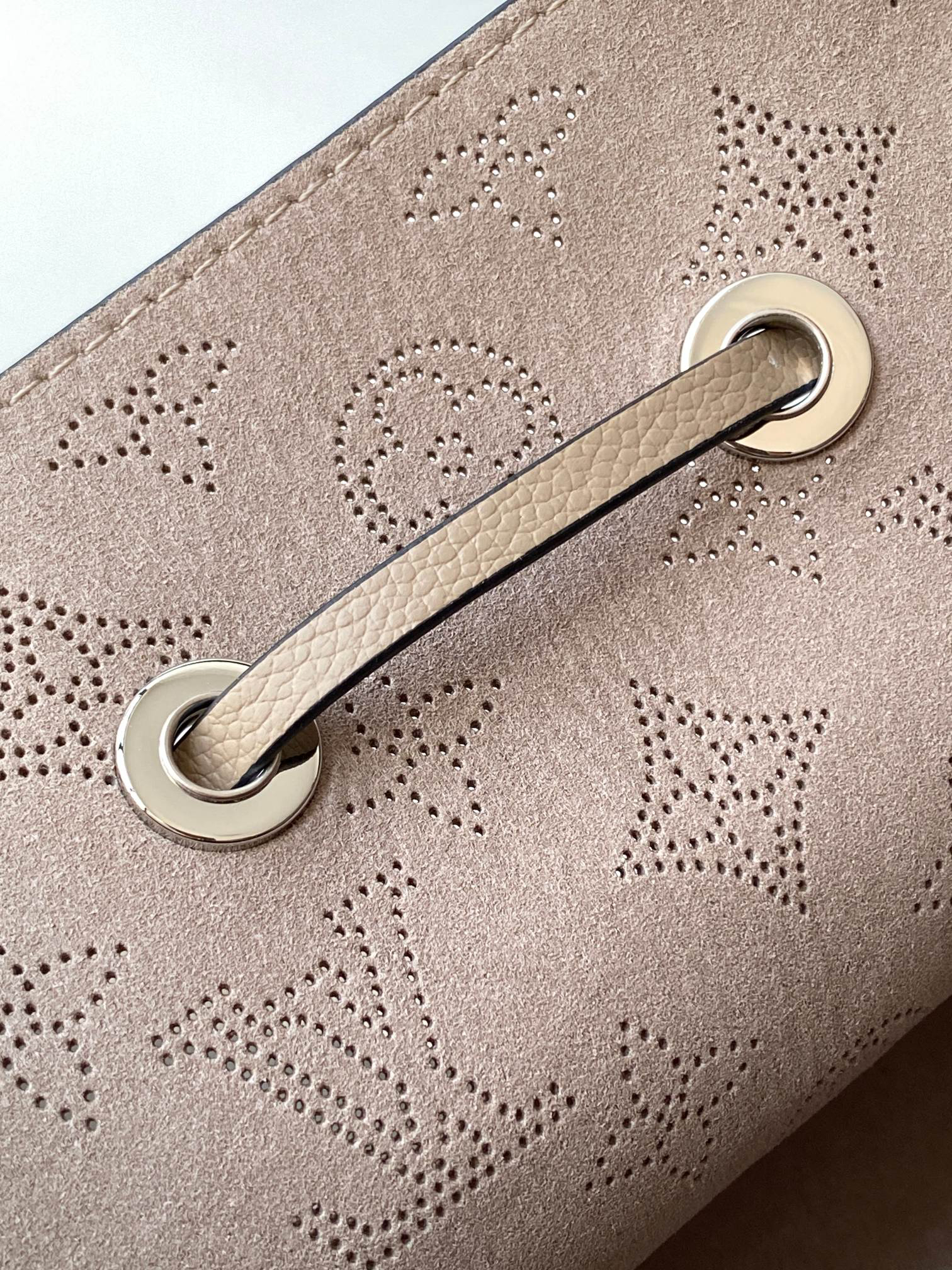 Louis Vuitton Bella Monogram Perforated Calfskin Handbag M57201 - Image 8
