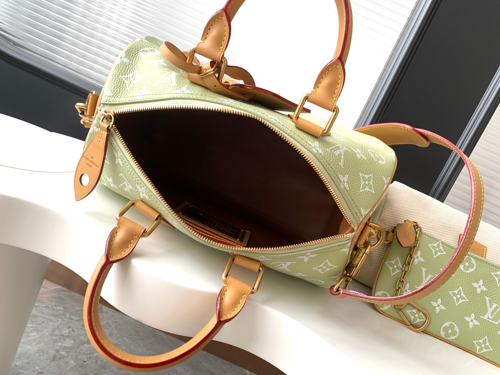 Speedy P9 Bandoulière 30 Handbag in Grass Green - Image 8