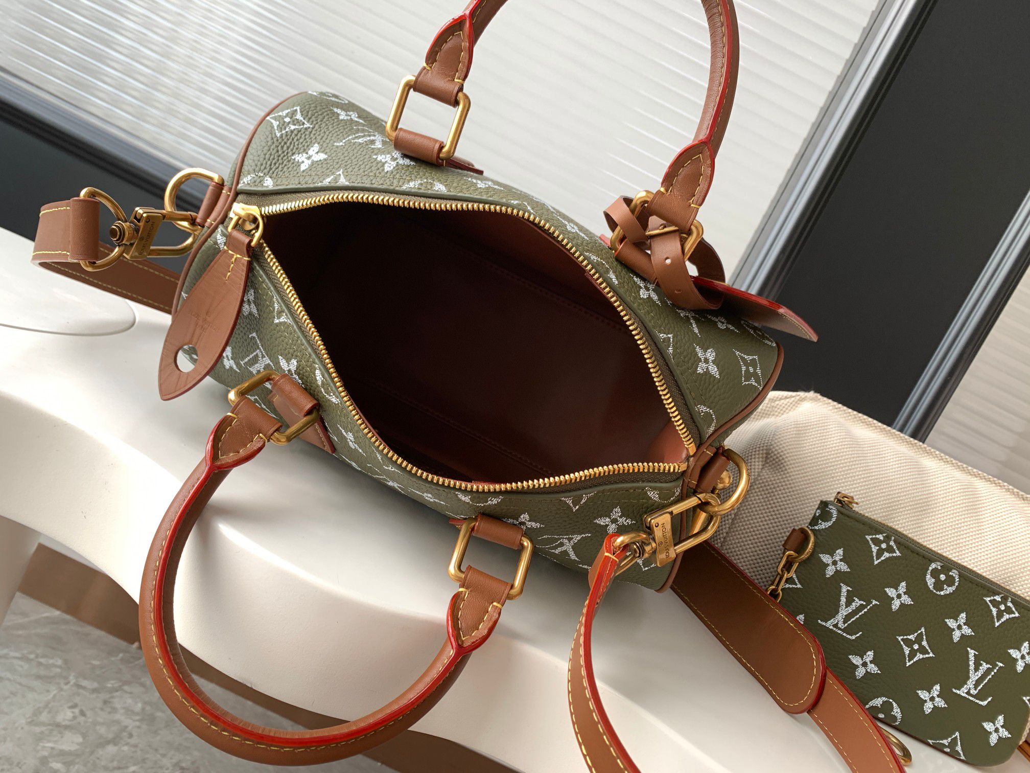 Louis Vuitton Speedy P9 Bandoulière 30 Monogram Leather Handbag - Image 8