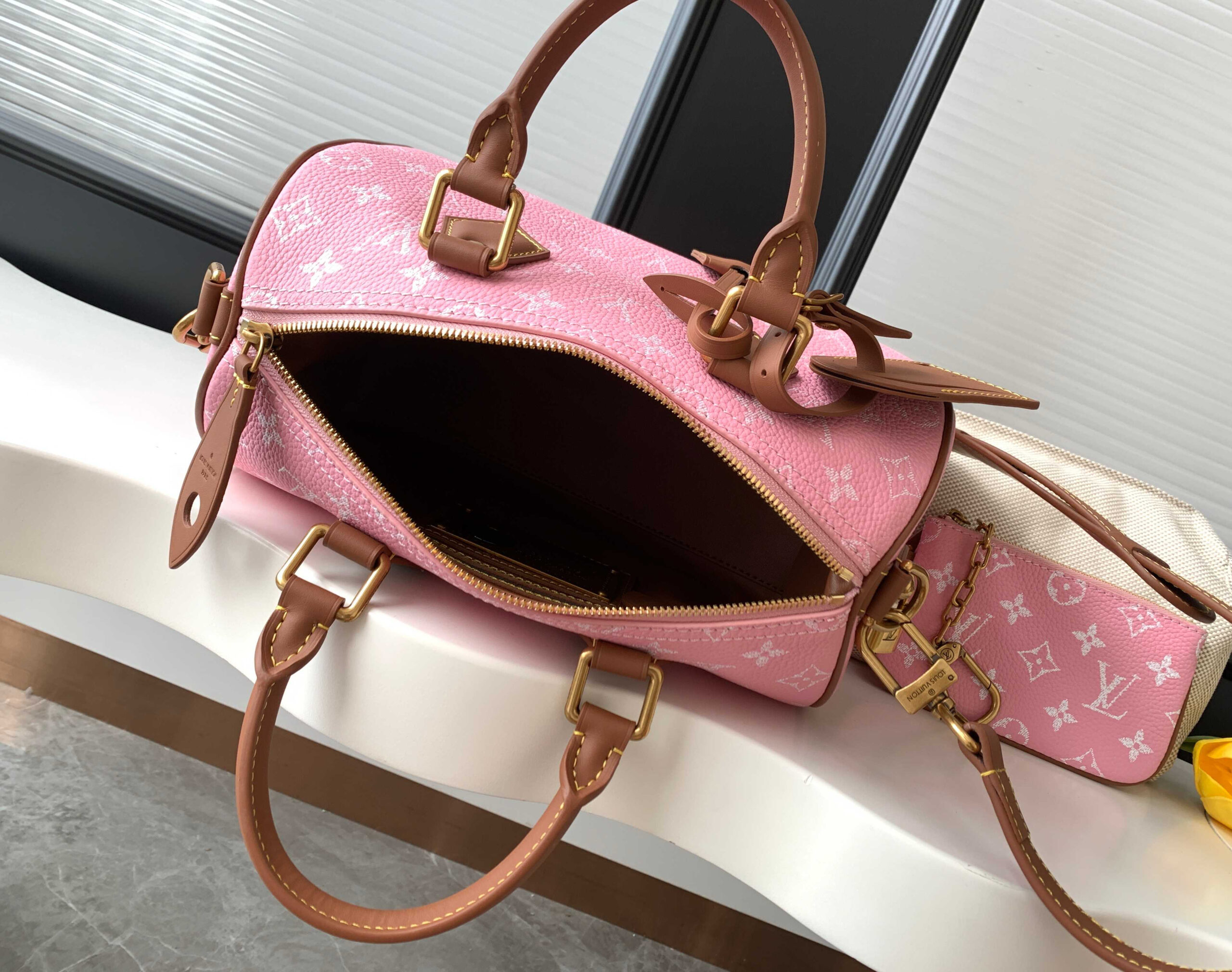 Louis Vuitton Speedy P9 Bandoulière 25 Monogram Leather Handbag - Image 8