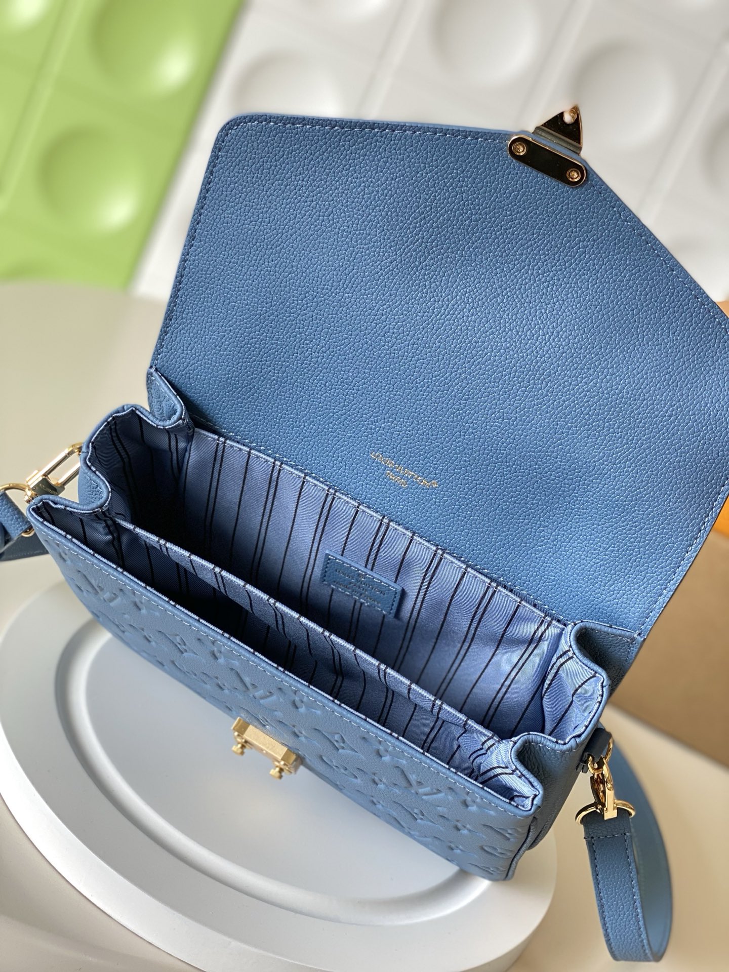 Pochette Métis M27357 Monogram Empreinte Crossbody Bag - Image 8