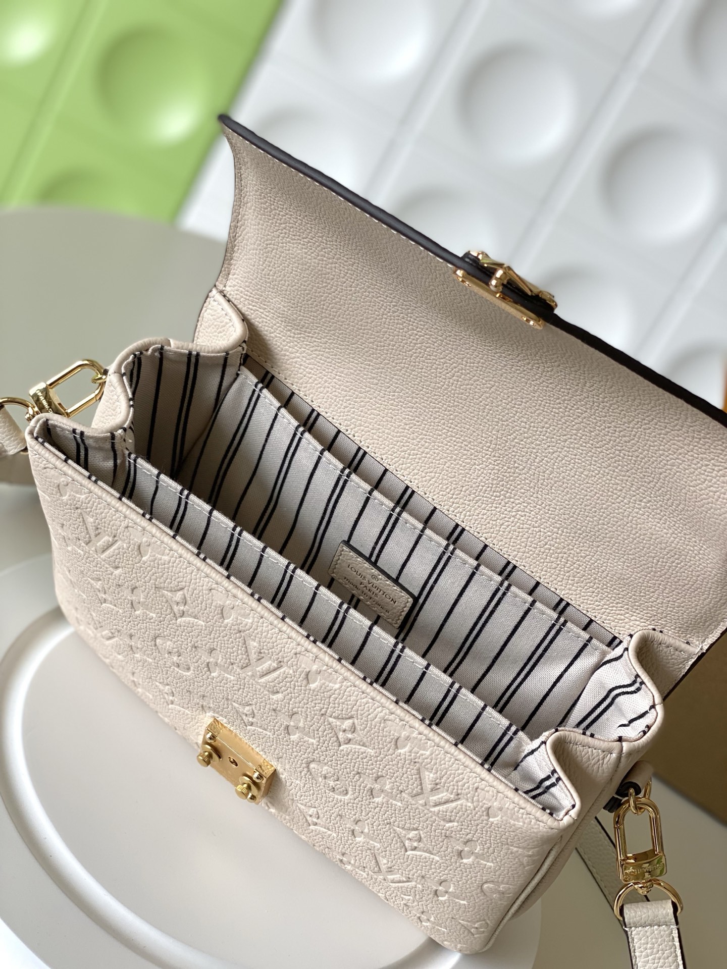 Pochette Métis Shoulder and Crossbody Bag in Monogram Empreinte Leather - Image 8