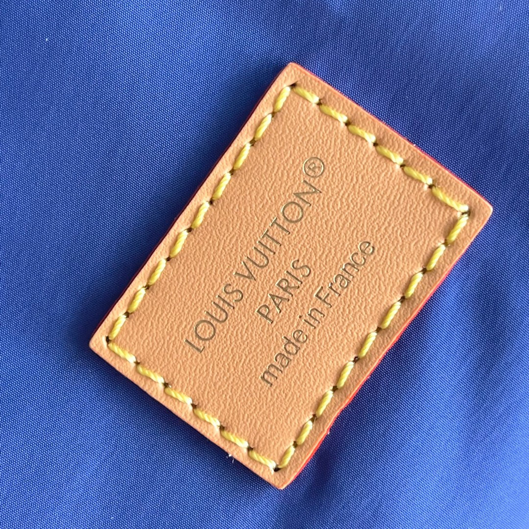 Louis Vuitton Alma Soft Medium Handbag - Image 8