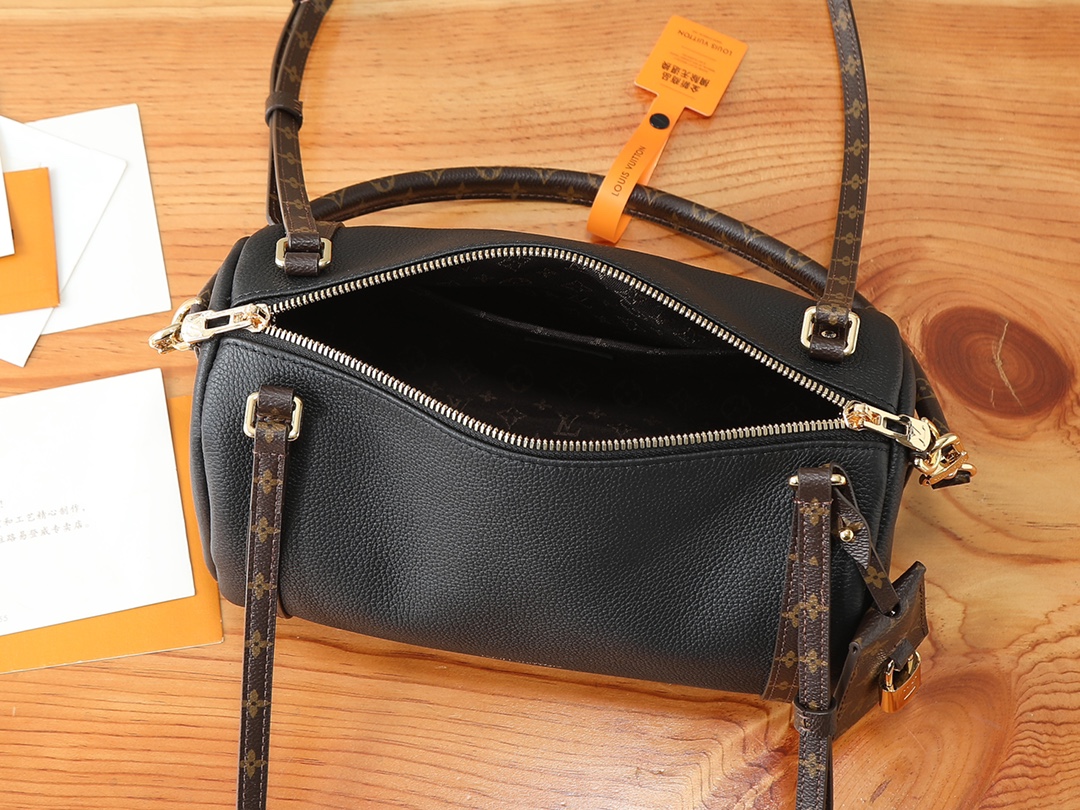 Louis Vuitton Express Small Handbag - Image 8