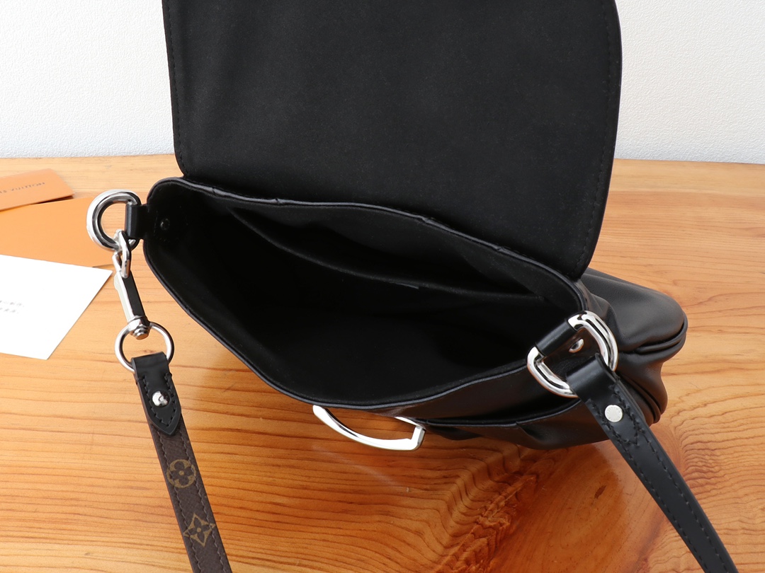 Louis Vuitton Sunset Vibe Crossbody Bag - Image 8