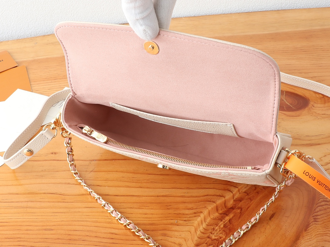 Wallet on Chain Ivy Shoulder Bag - Image 8
