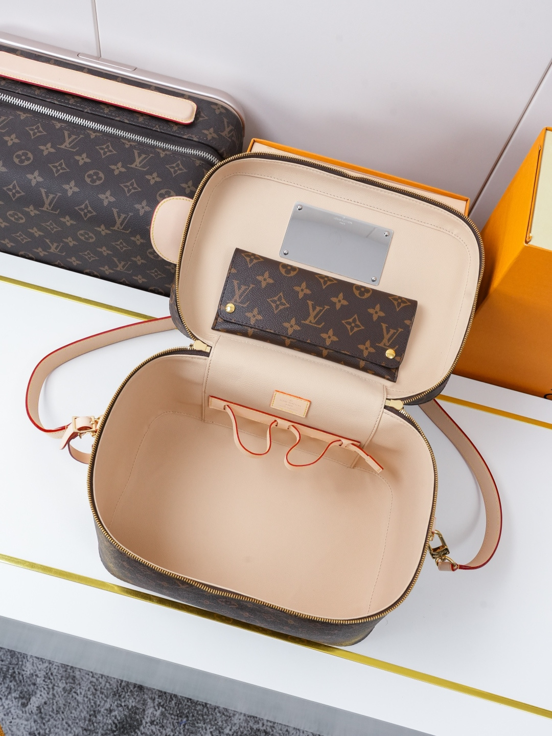 Louis Vuitton Nice Vanity Case M44935 in Monogram Canvas - Image 8