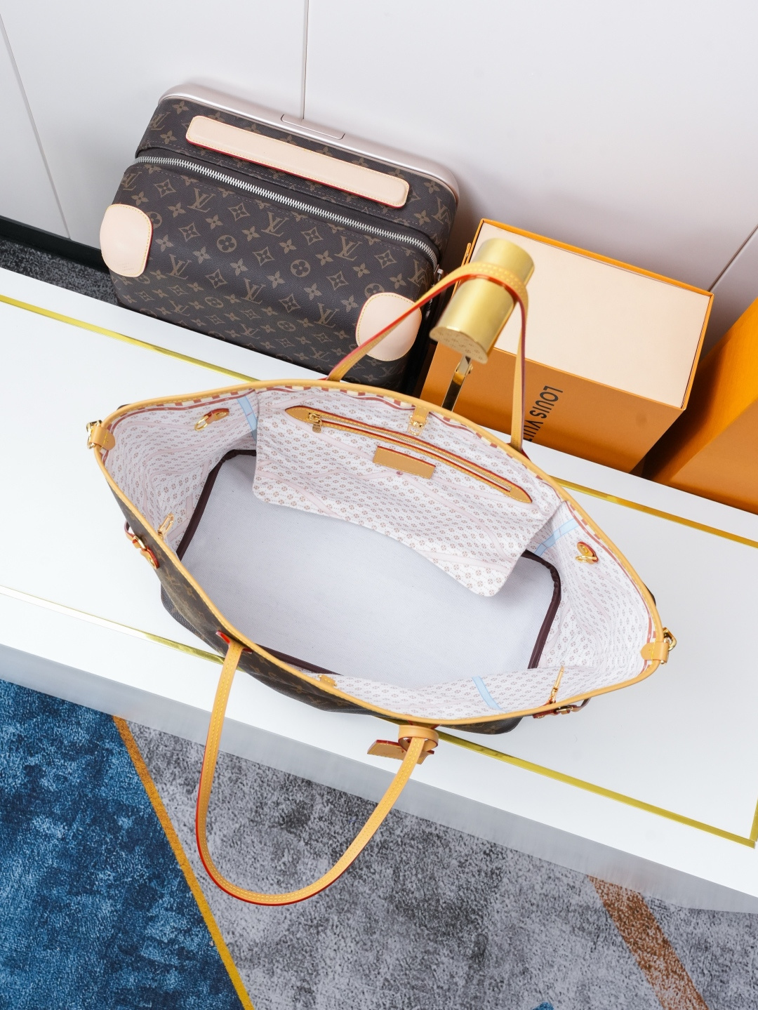 Louis Vuitton Neverfull Inside Out Large Tote Bag in Monogram Canvas - Image 8
