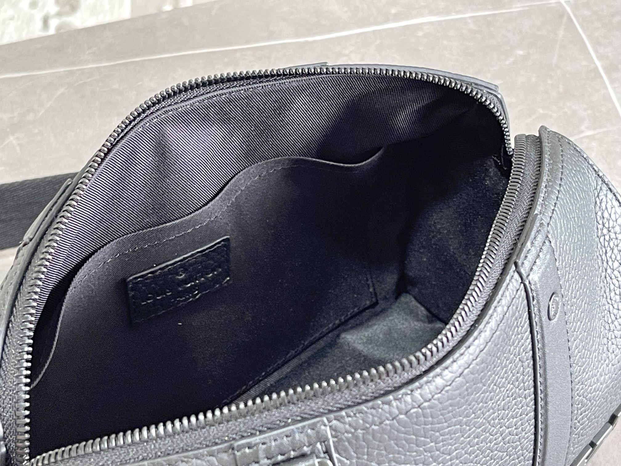 Louis Vuitton City Keepall Aerogram Leather Travel Bag - Image 8