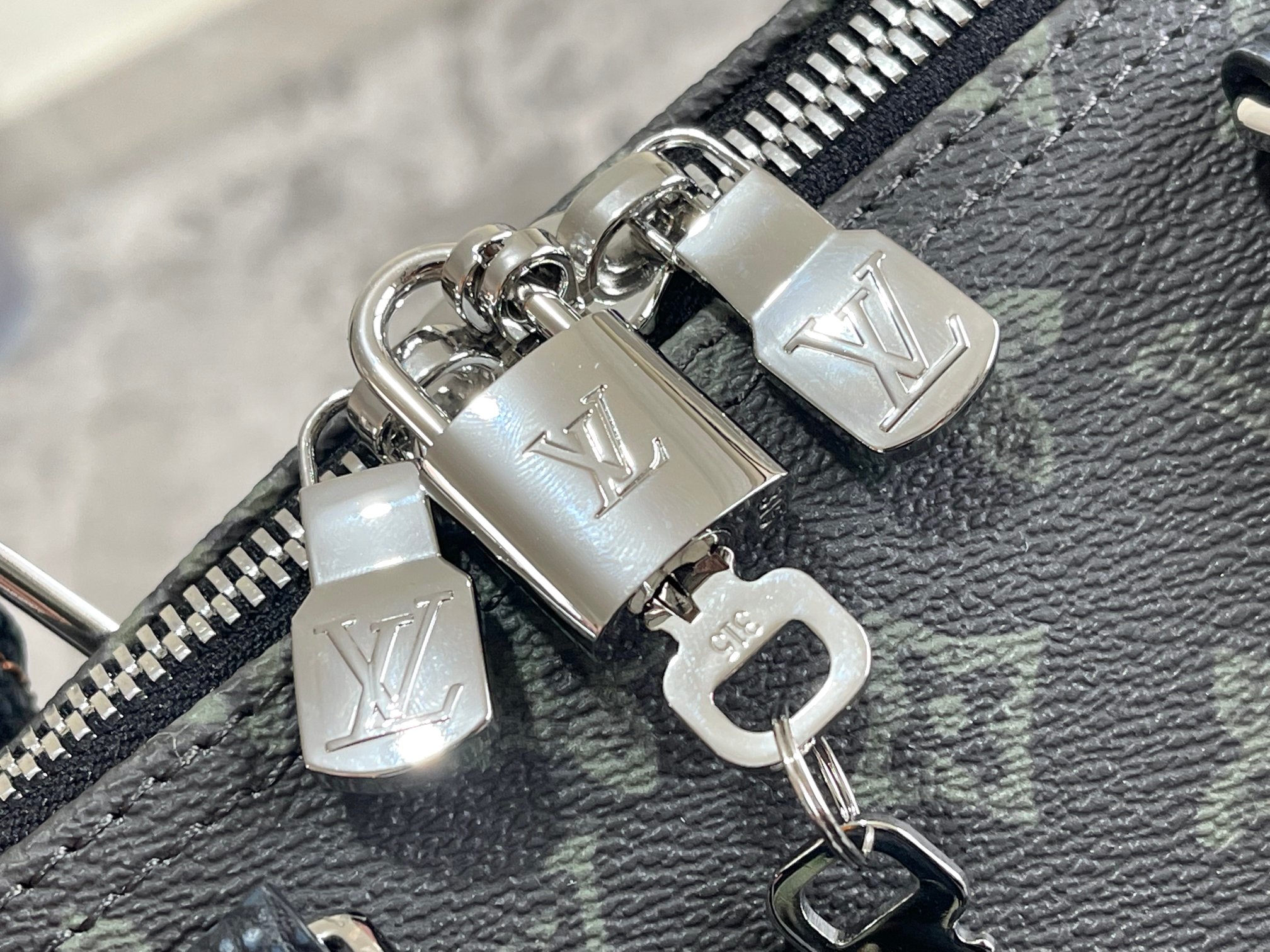 Louis Vuitton Keepall Bandouliere 50 Travel Bag - Image 8
