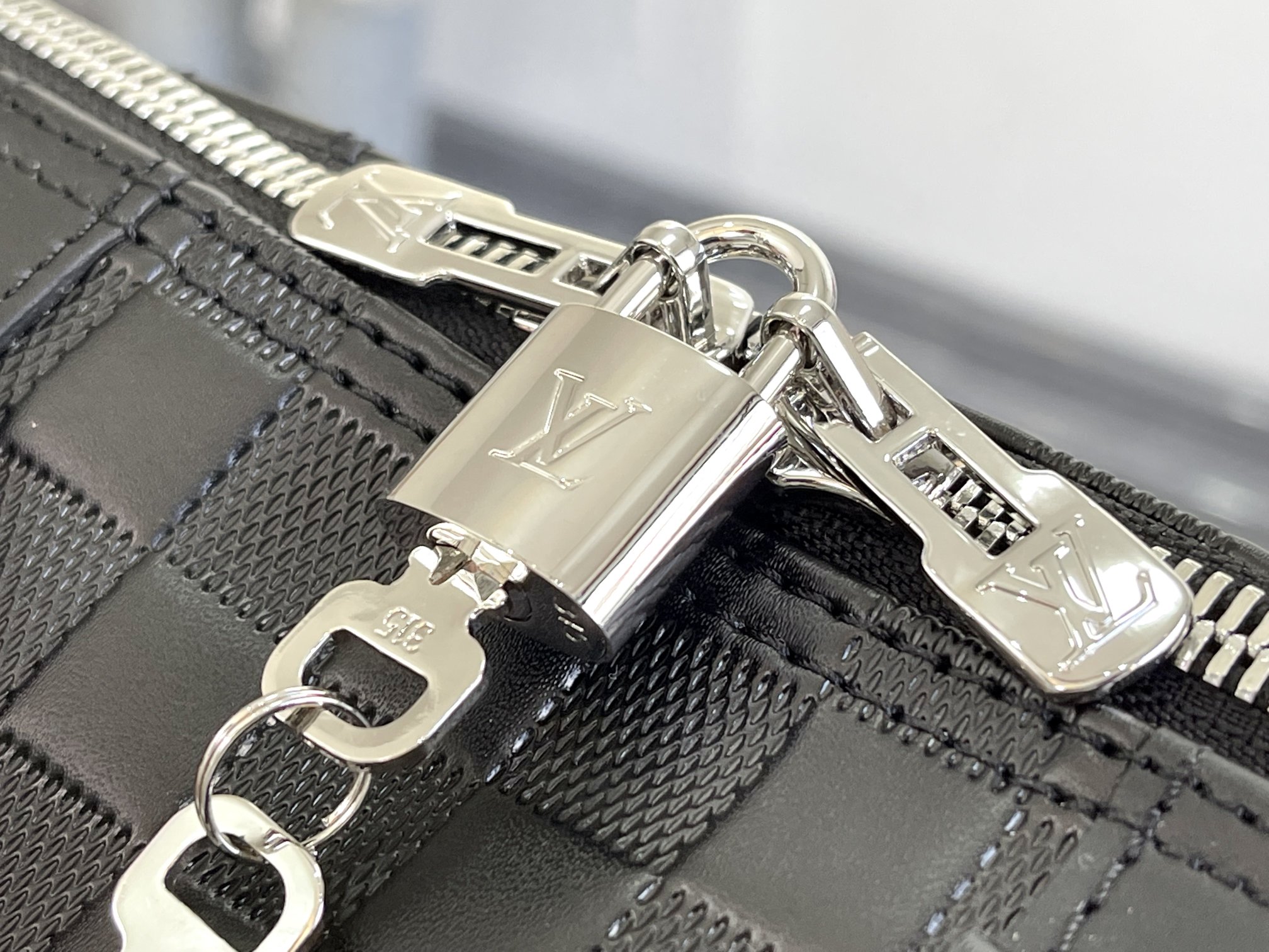 Louis Vuitton Keepall 45 Travel Bag - Image 8