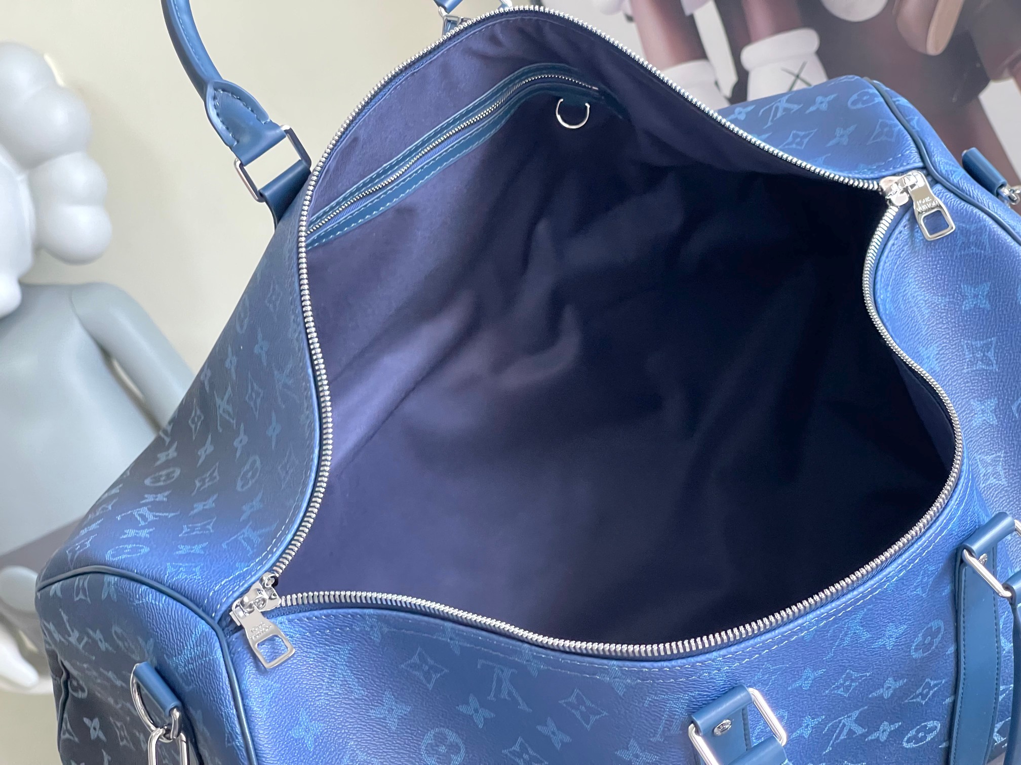 Louis Vuitton Keepall 55 Monogram Gradient Blue Travel Bag - Image 8