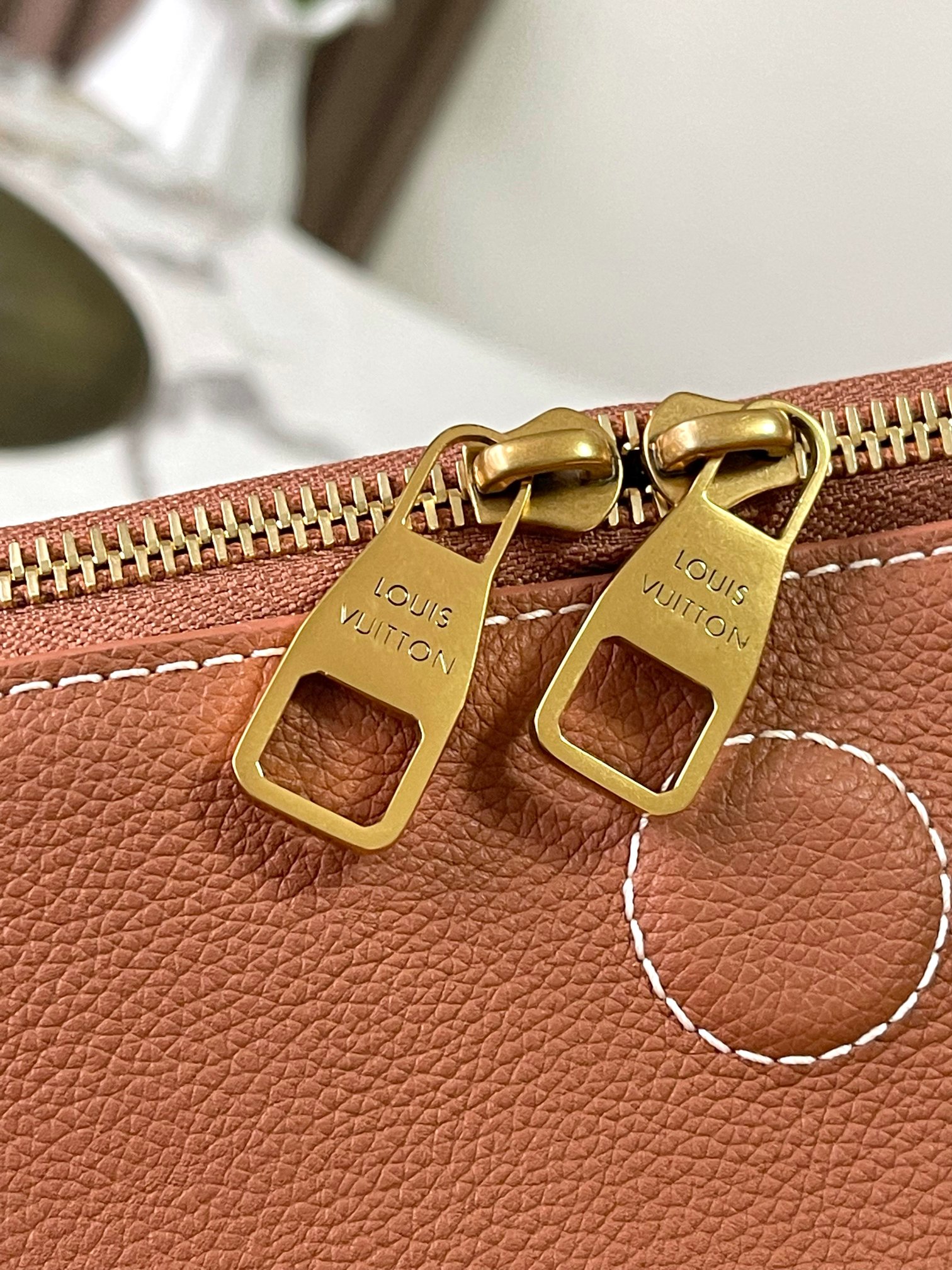 Low Key Leather Travel Bag - Image 8