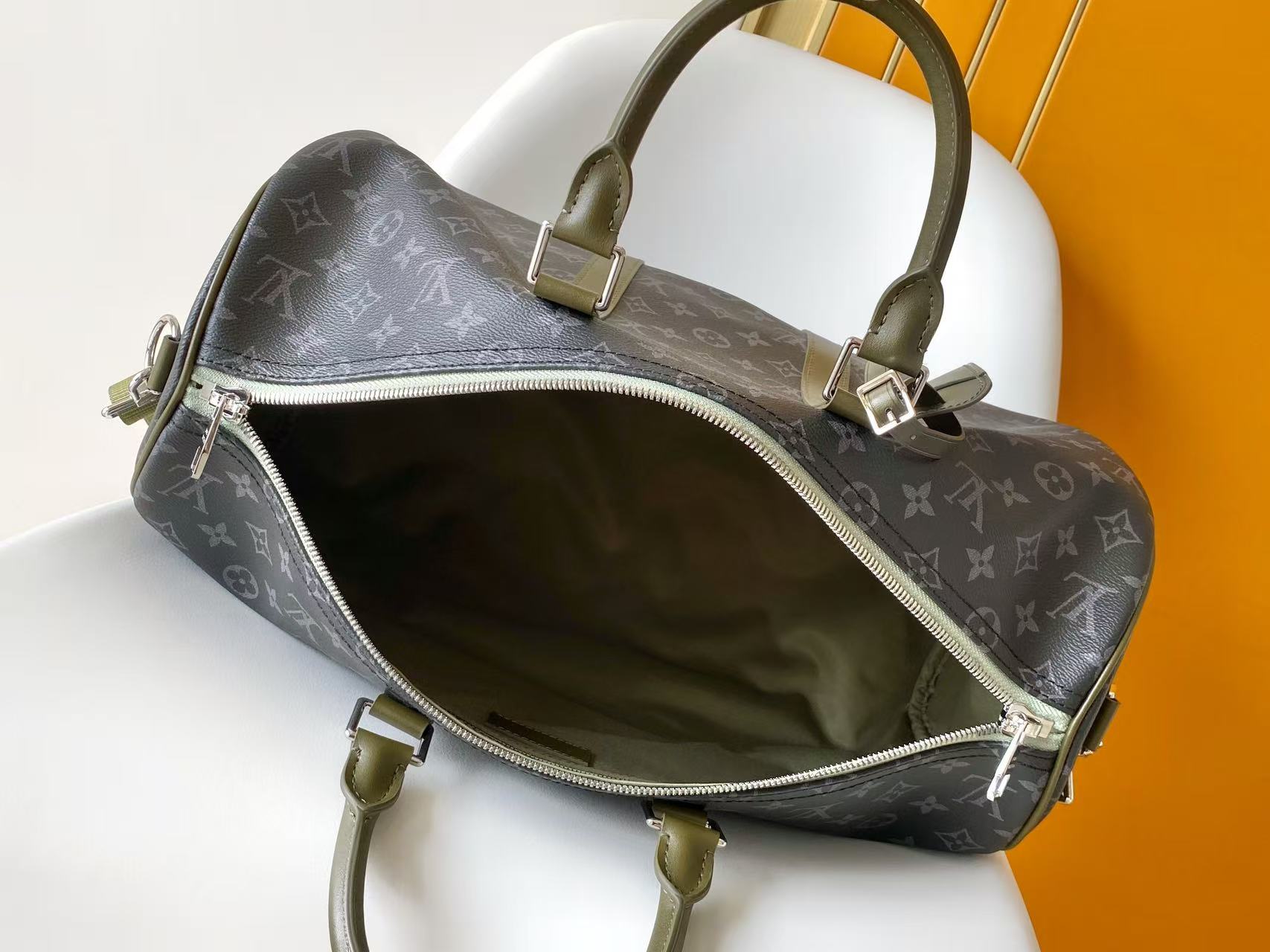 Louis Vuitton Keepall Bandoulière 45 Travel Bag in Monogram Eclipse Coated Canvas - Image 8