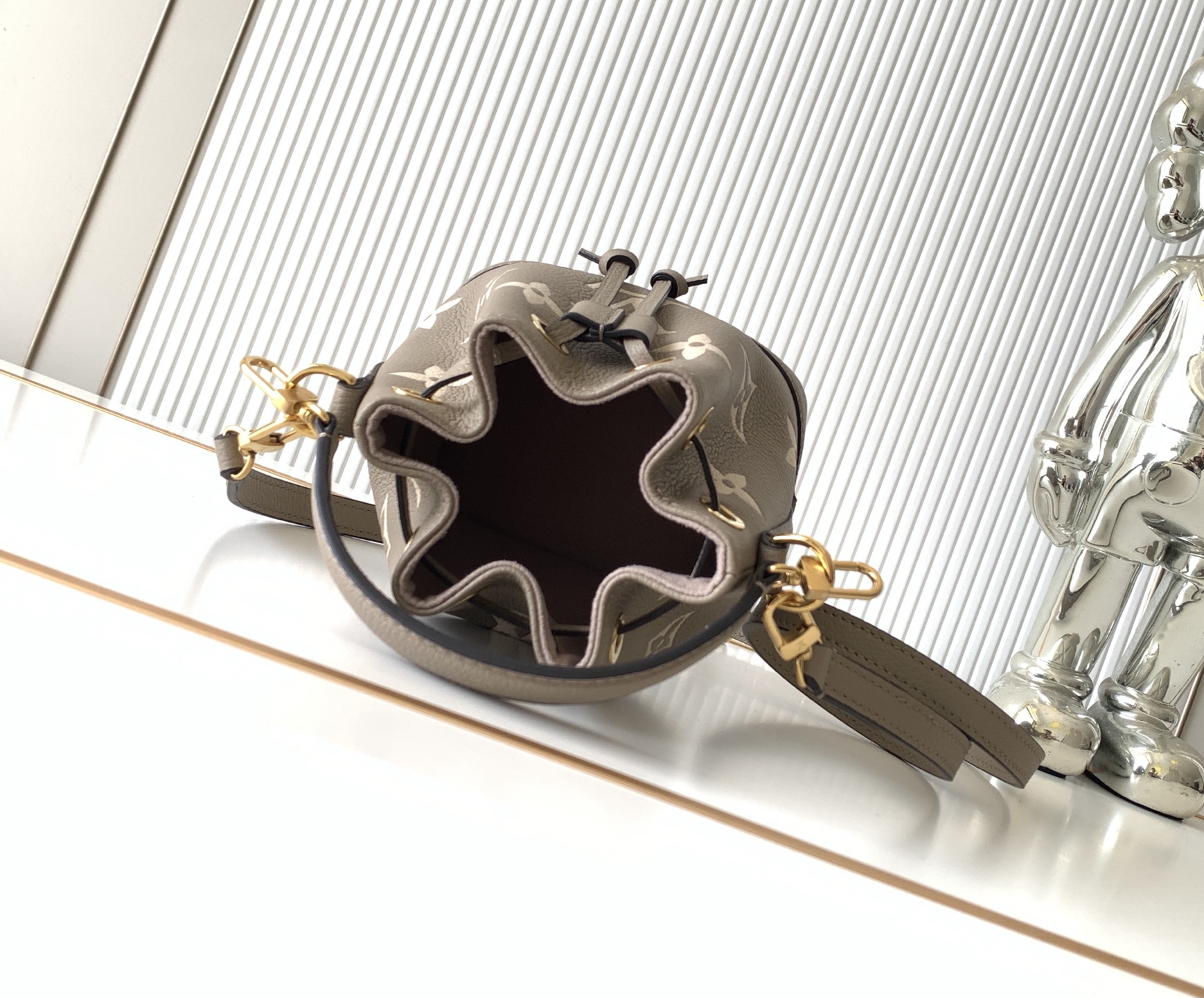 Louis Vuitton Nano Noé Bucket Handbag in Elephant Gray Monogram Leather - Image 8