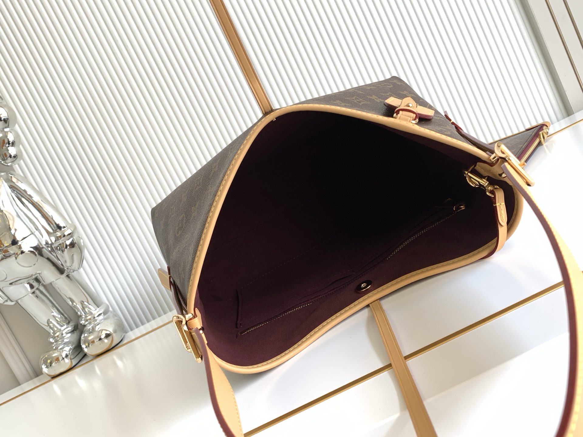 Louis Vuitton CarryAll PM Monogram Canvas Handbag - Image 8
