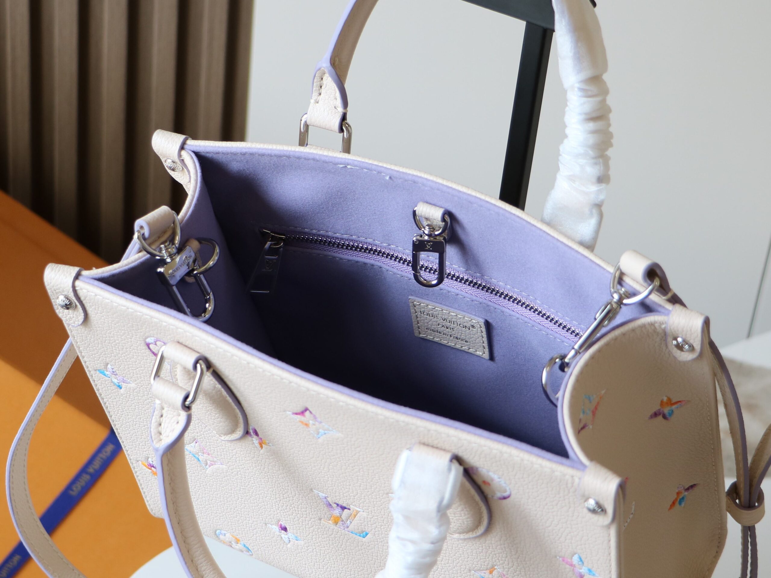 Louis Vuitton OnTheGo Small Handbag - Image 8