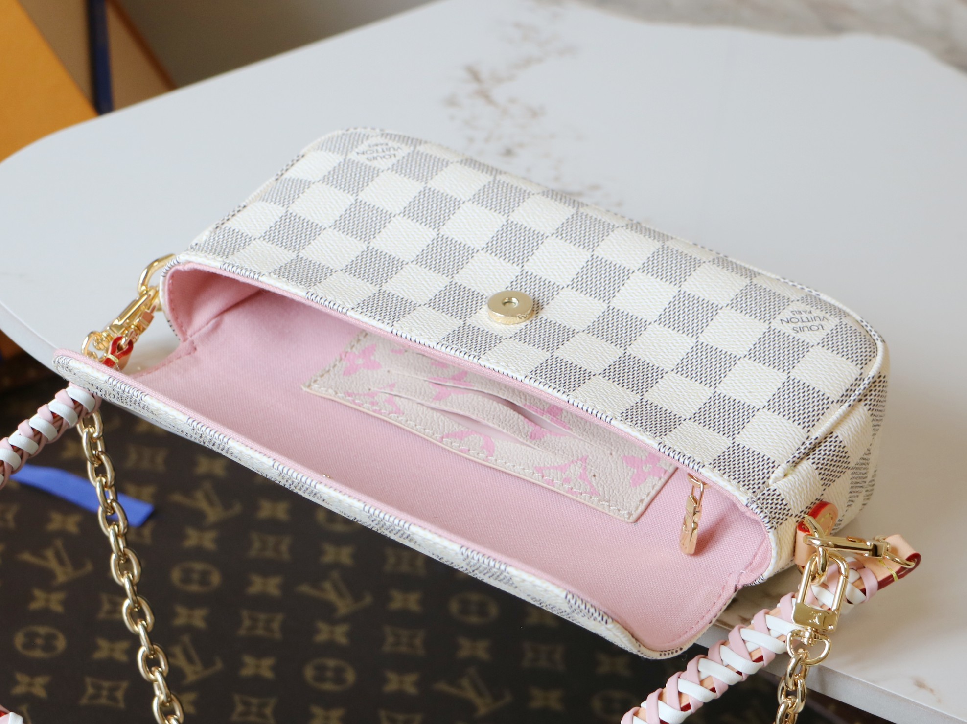 Louis Vuitton Wallet On Chain Ivy Shoulder Bag in White and Pink - Image 8