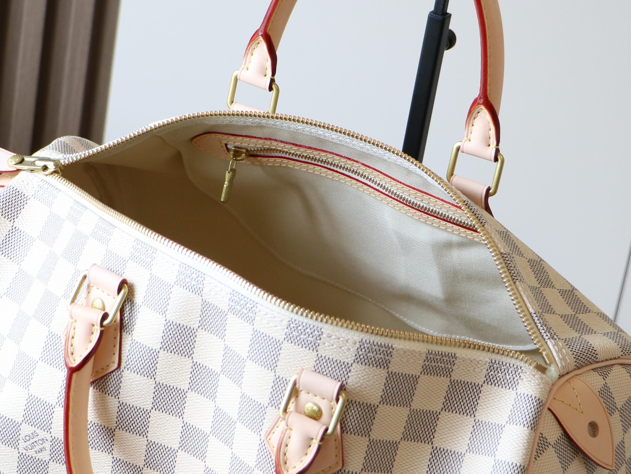 Louis Vuitton Speedy Handbag in Damier Canvas - Image 8
