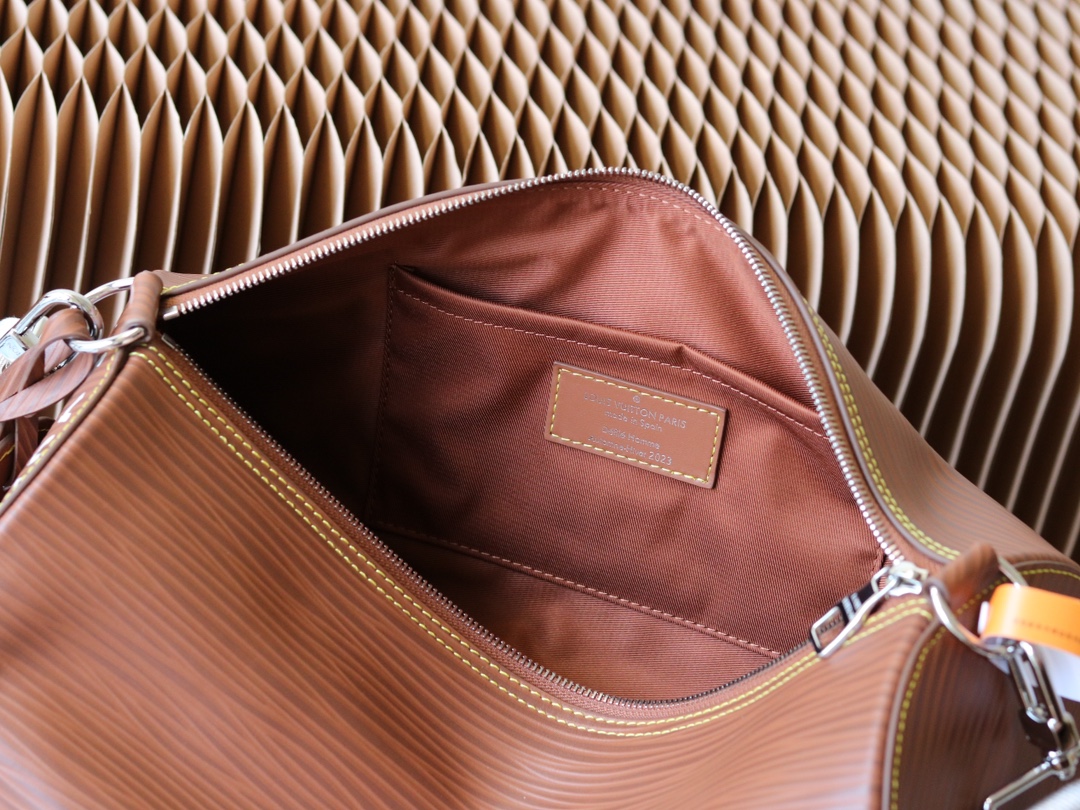 Louis Vuitton Soft Polochon Crossbody Bag M23092 - Image 8