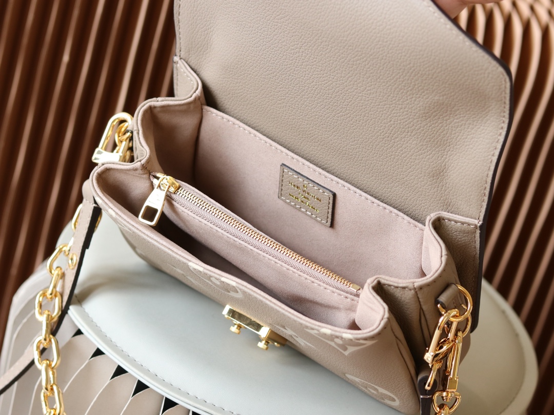 Louis Vuitton Pochette Métis East West Shoulder Bag - Image 8