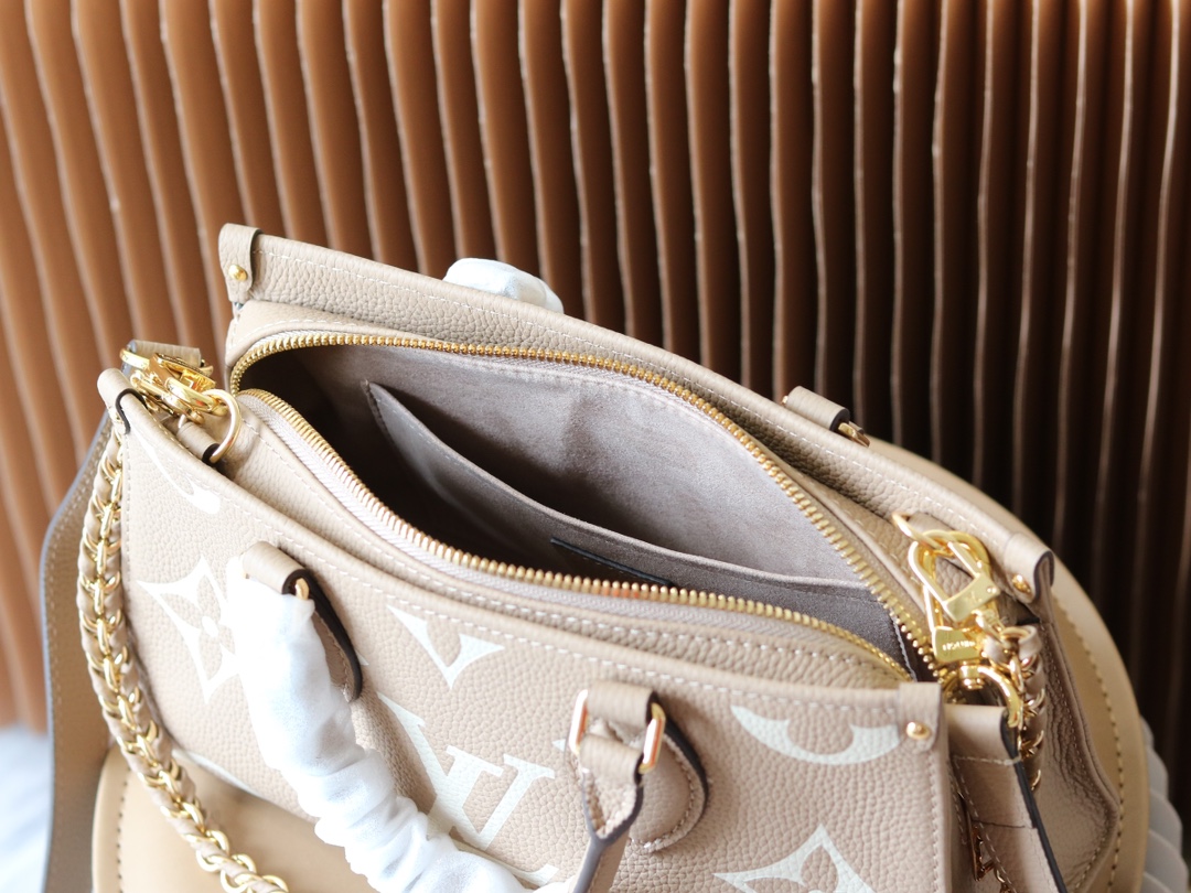 Louis Vuitton OnTheGo Small Handbag in Monogram Giant Leather - Image 8