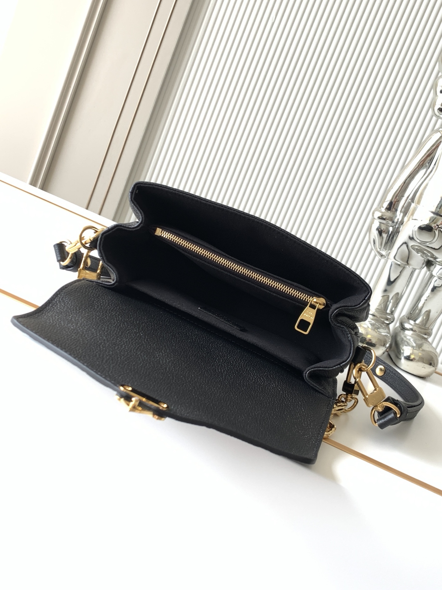 Louis Vuitton Pochette Métis East West Shoulder Bag - Image 8
