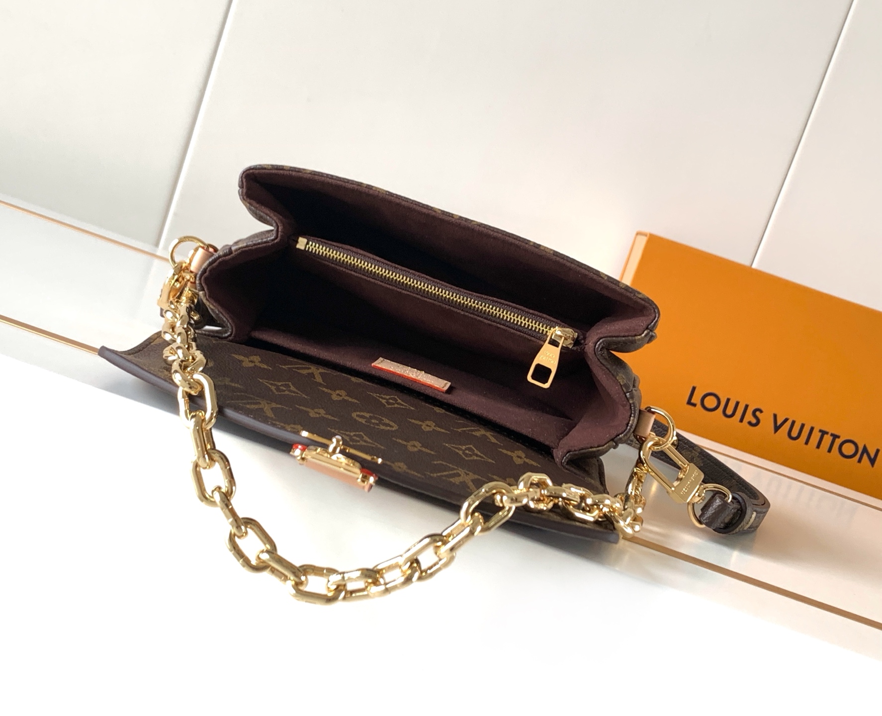 Louis Vuitton Pochette Métis East West Shoulder Bag in Monogram Canvas - Image 8