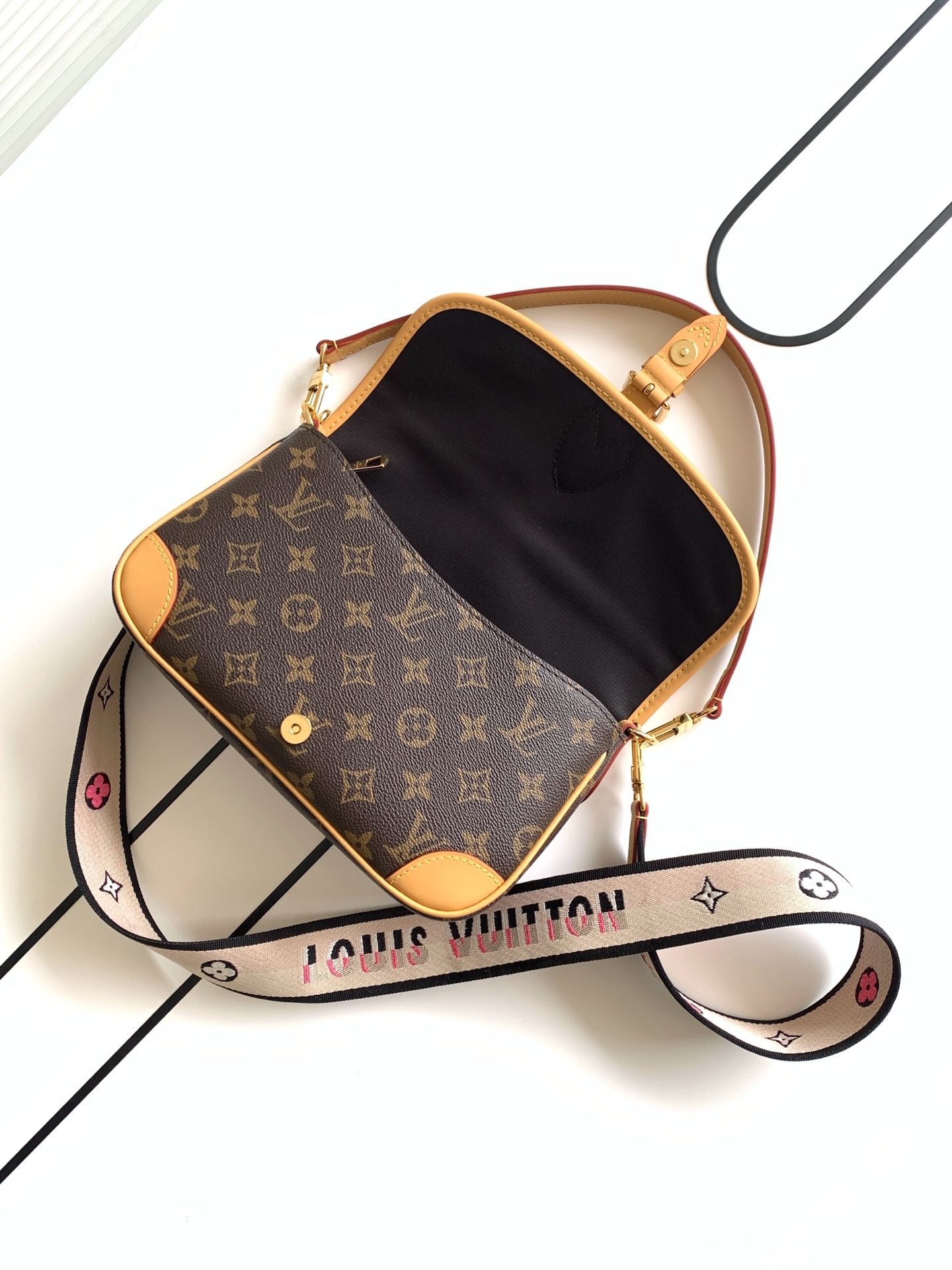 Diane Handbag with Removable Shoulder and Crossbody Straps - Image 8