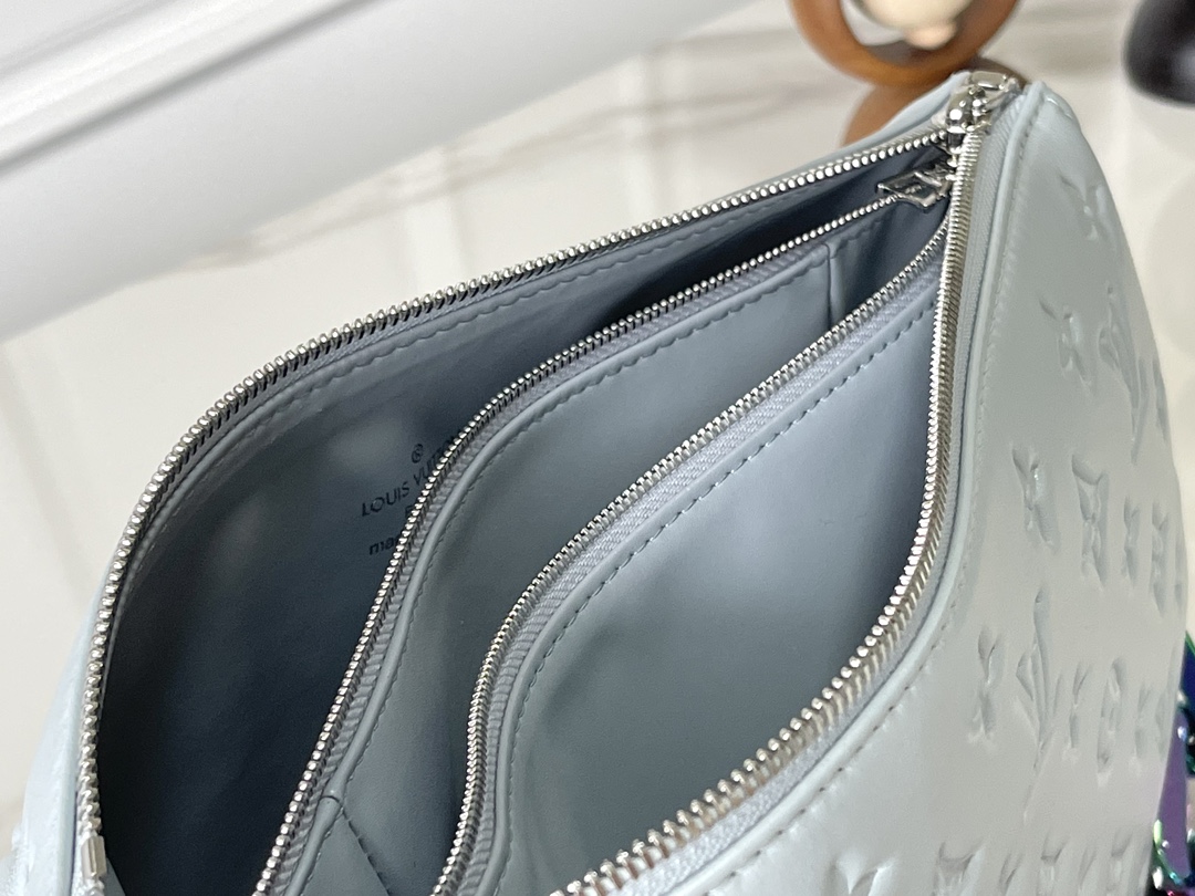 Coussin PM Chain Bag M11436 in Light Blue Gradient - Image 8