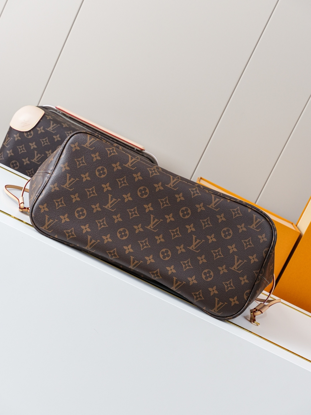 Louis Vuitton Neverfull Large Tote Bag M50365 in Monogram Canvas - Image 8