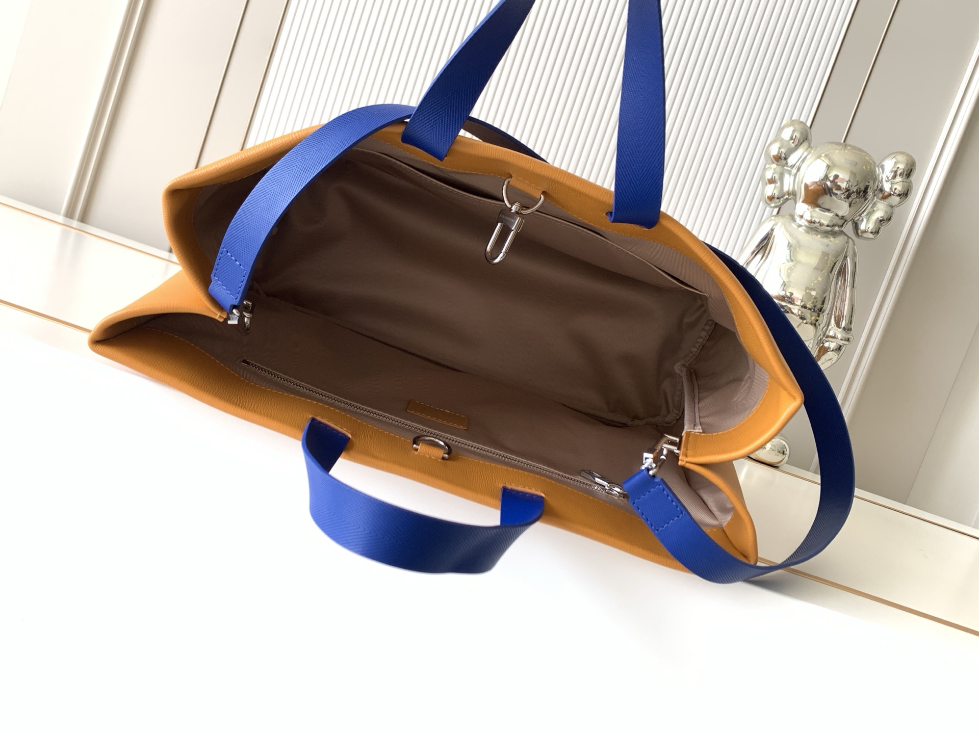 Louis Vuitton Orange Medium Leather Handbag - Image 8
