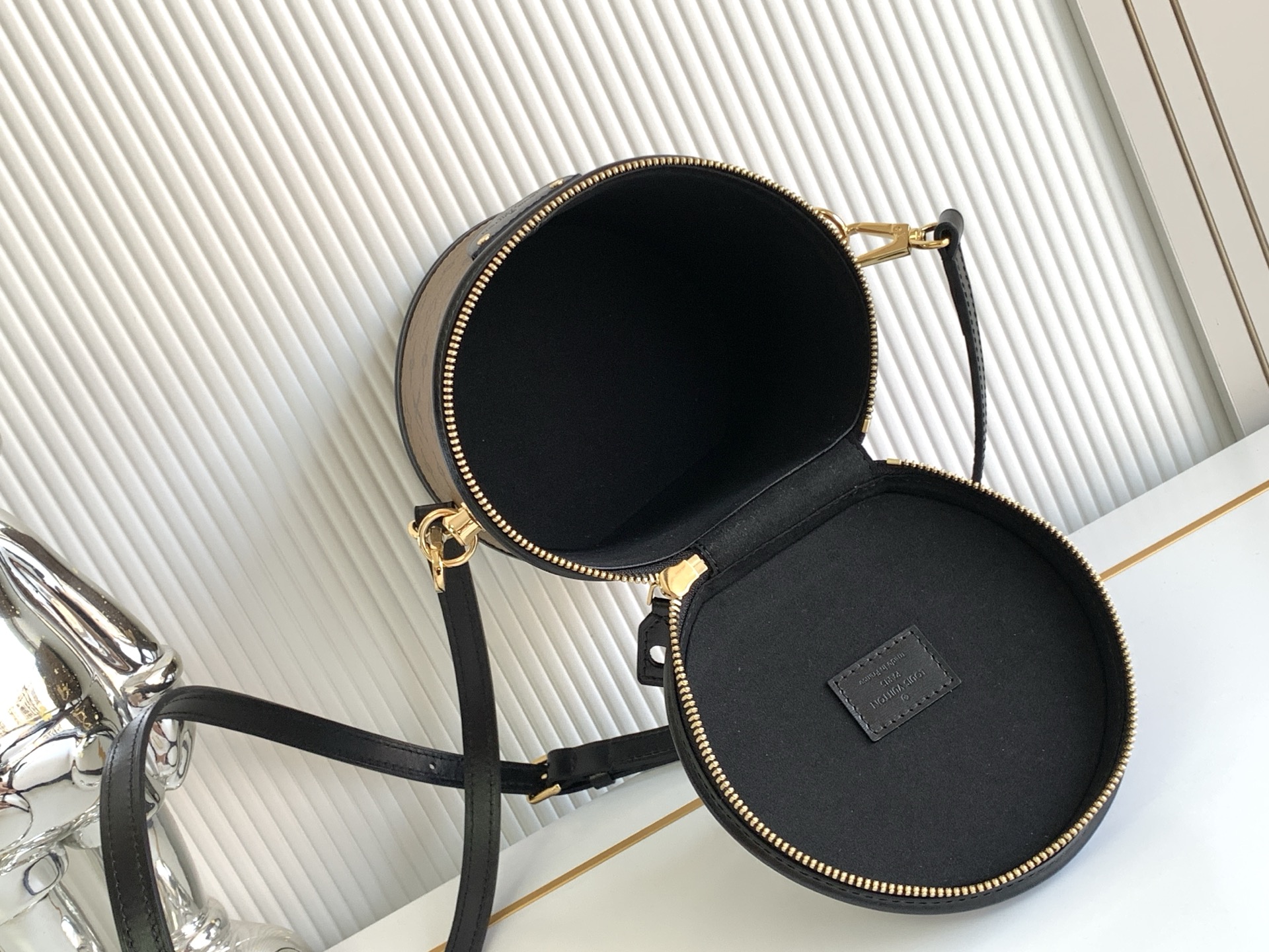 Louis Vuitton M43986 Vanity Handbag - Image 8