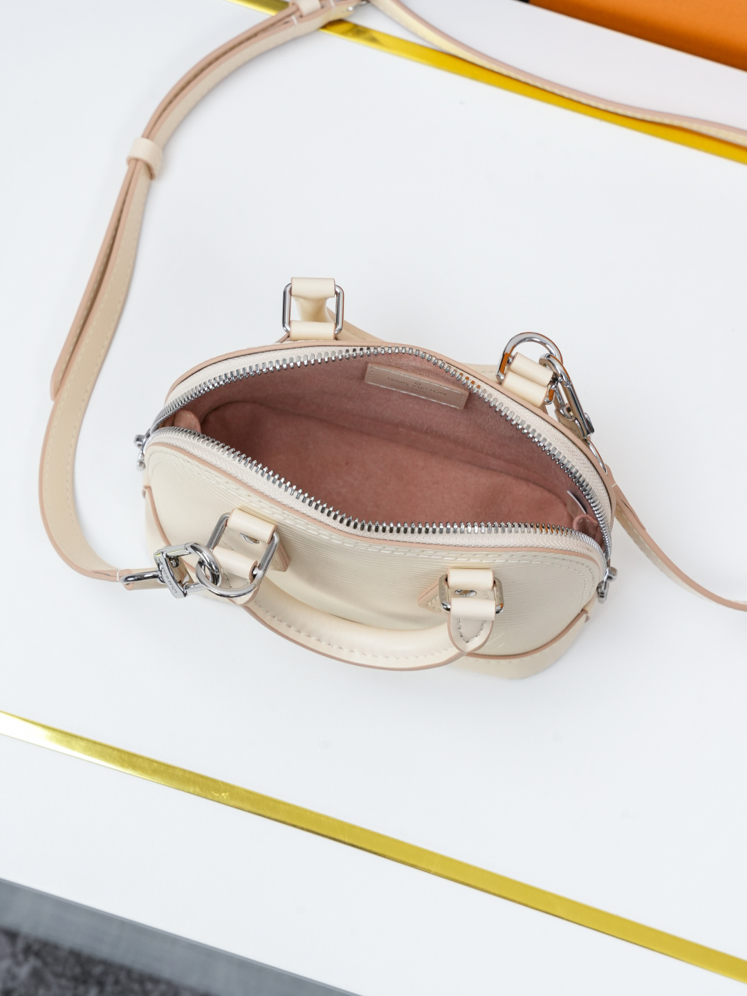 Louis Vuitton Nano Alma Handbag in White Epi Leather - Image 8