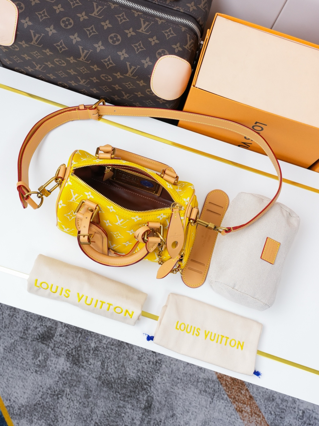 Louis Vuitton Speedy Bandoulière 20 Handbag - Image 8