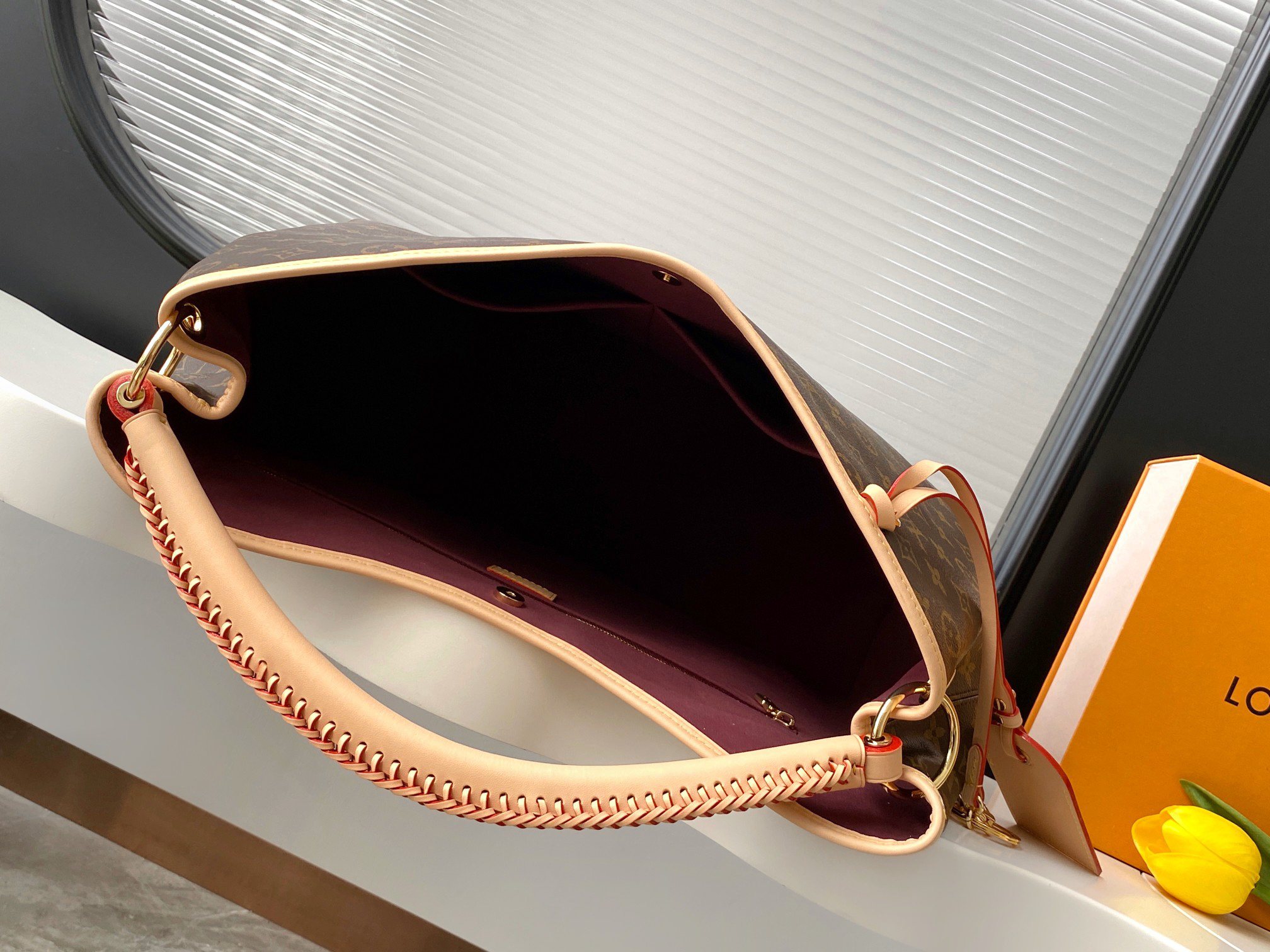 Louis Vuitton Artsy Handbag M25877 - Image 8