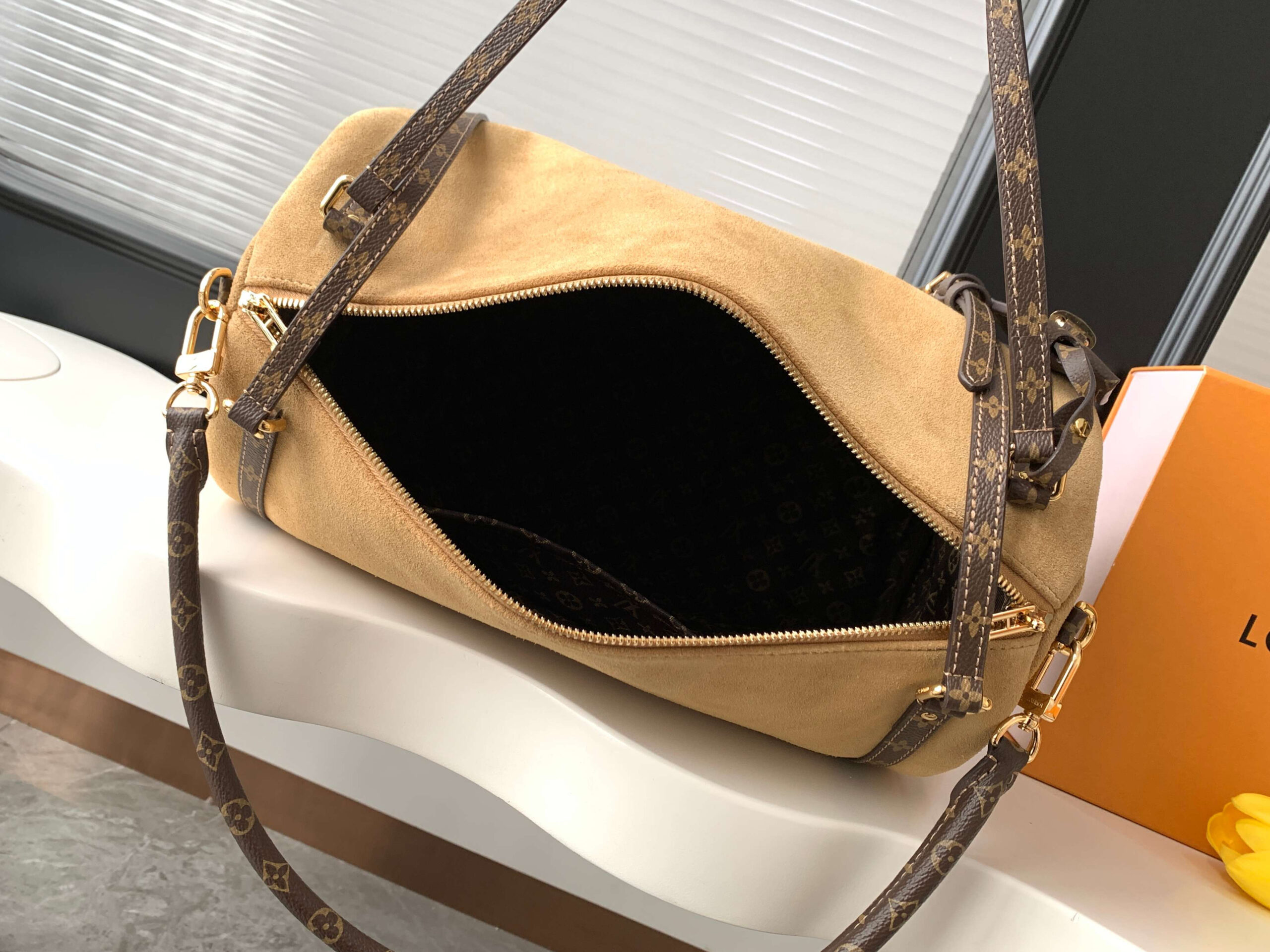 Louis Vuitton Express Medium Handbag - Image 8