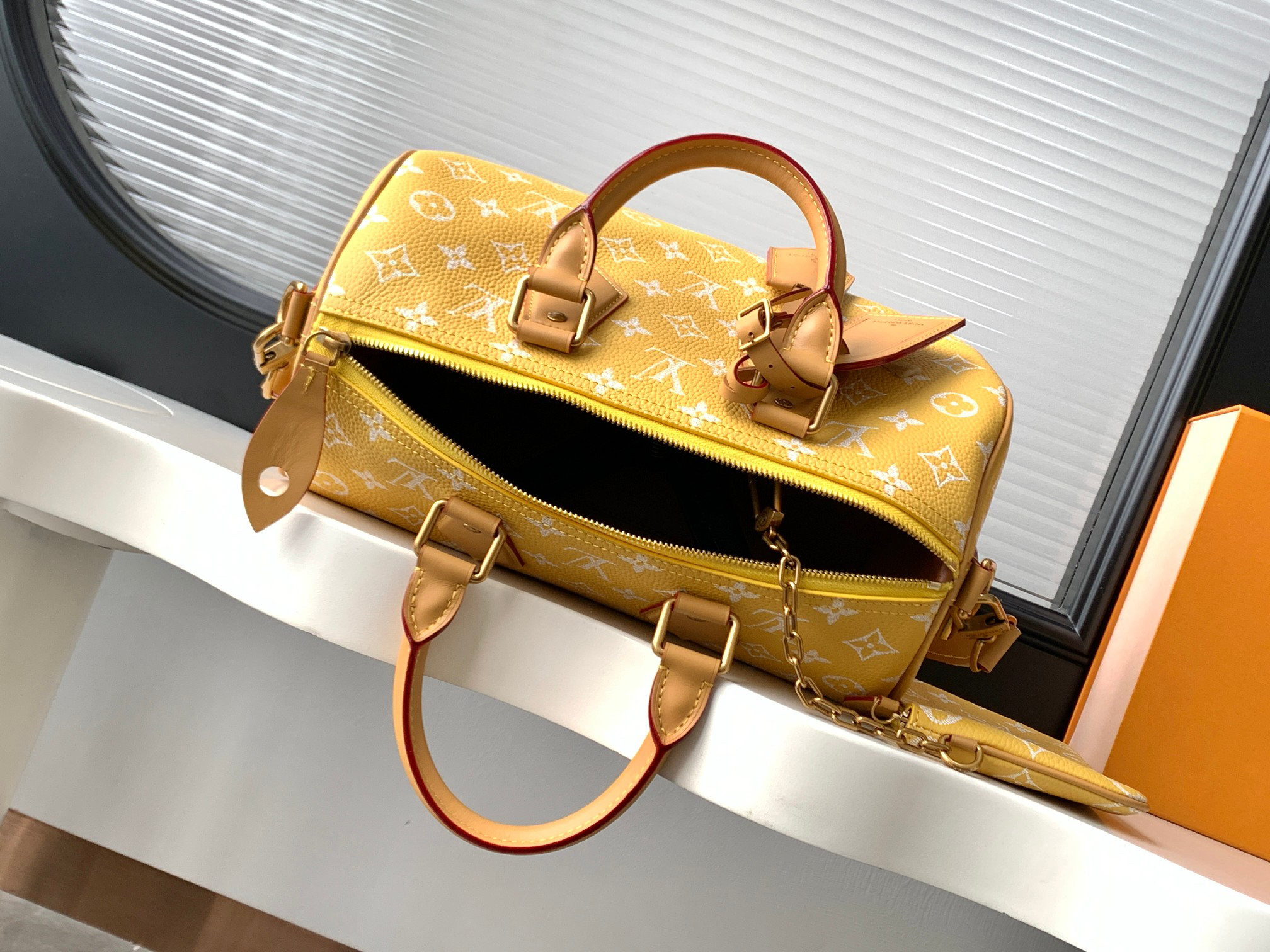 Louis Vuitton Speedy P9 Bandoulière 30 Handbag in Yellow - Image 8