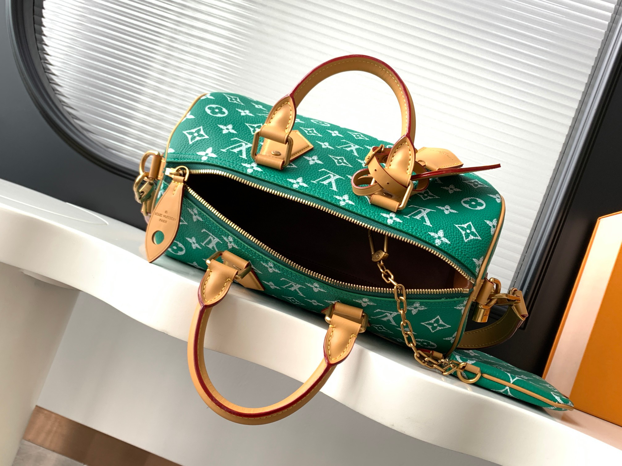 Speedy P9 Bandoulière 30 Green Leather Handbag - Image 8