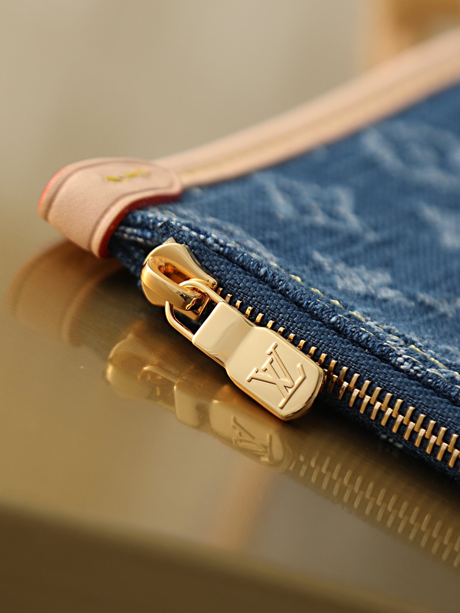 Louis Vuitton Neverfull MM Monogram Canvas Tote Bag - Image 8