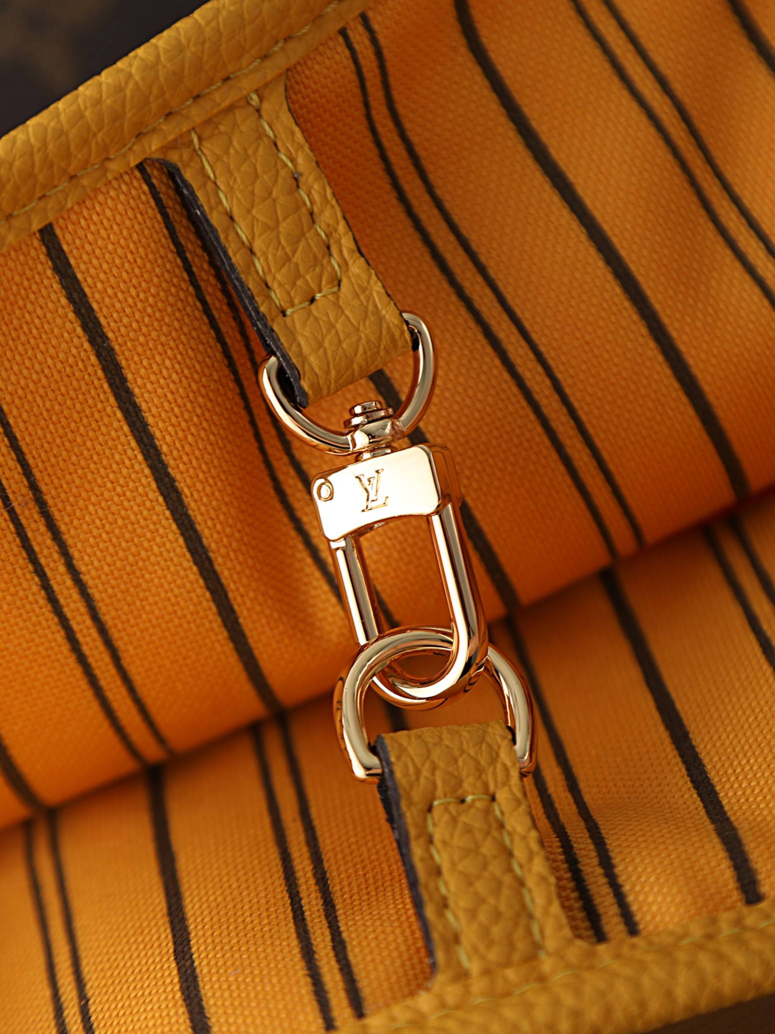 Louis Vuitton Neverfull Bandoulière Inside Out MM Tote Bag in Yellow Monogram - Image 8
