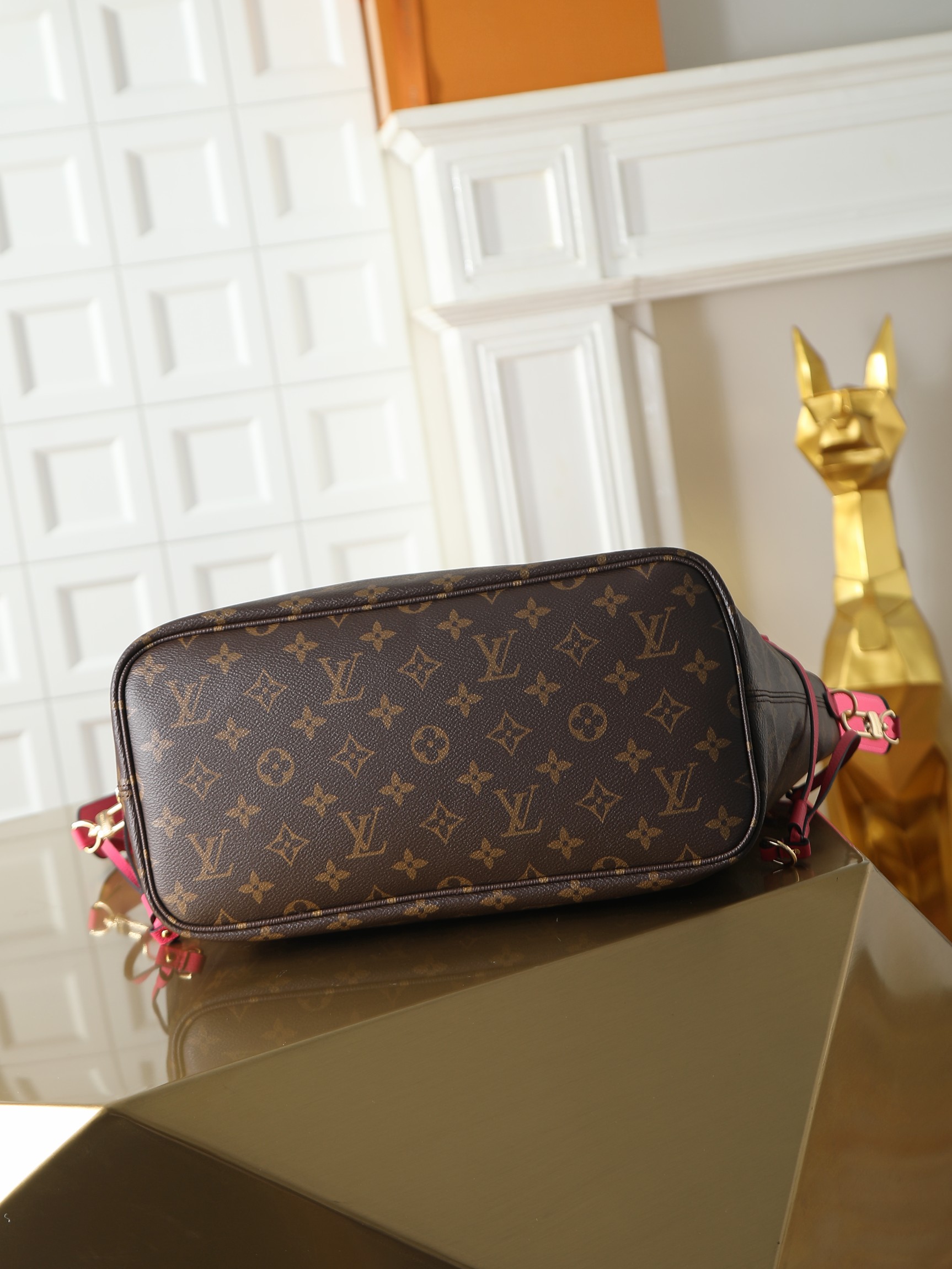 Louis Vuitton Neverfull Bandoulière Inside Out Medium Tote Bag - Image 8