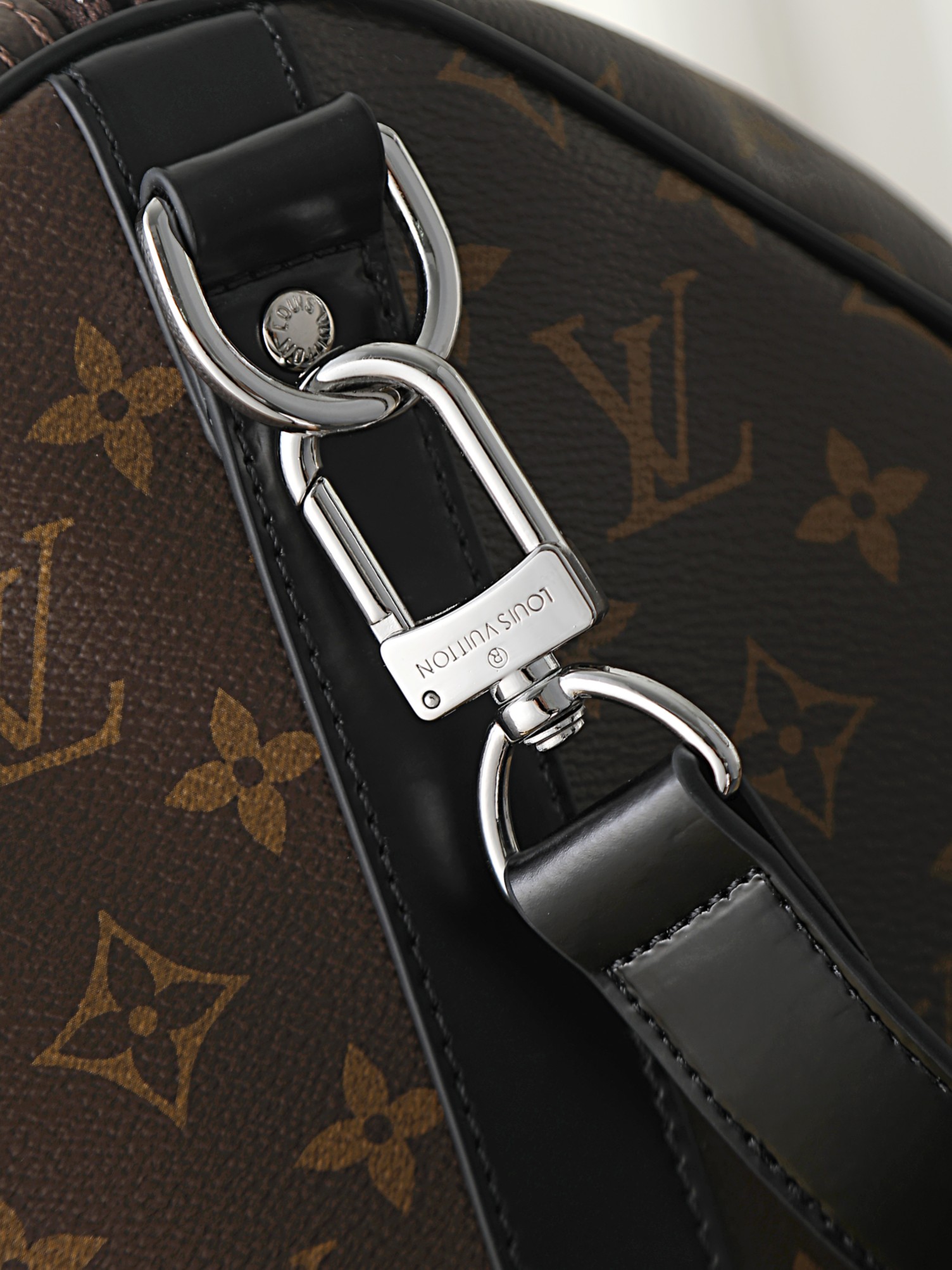Louis Vuitton Keepall 45 Monogram Canvas Travel Bag - Image 8