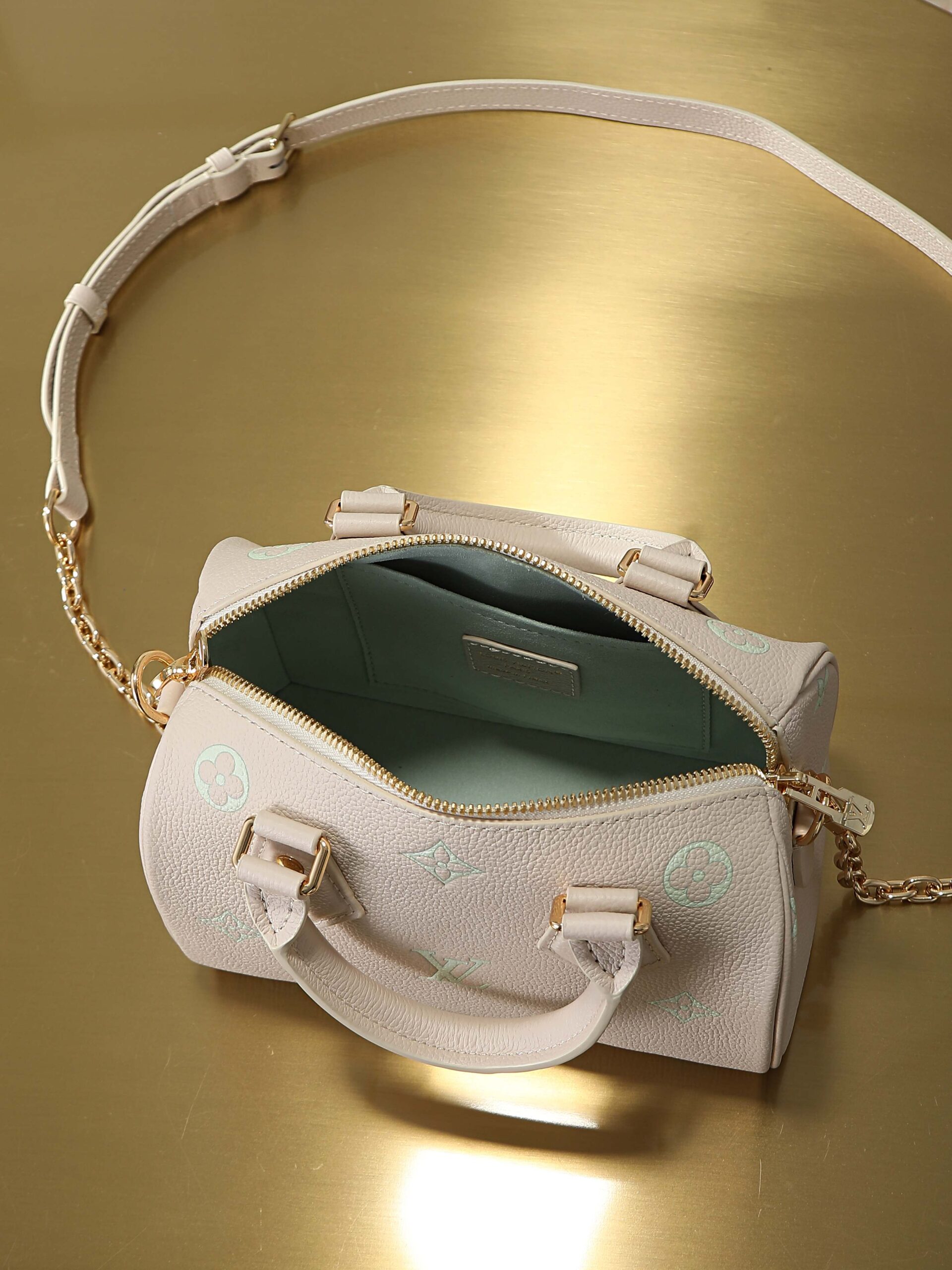 Louis Vuitton Speedy Bandoulière 20 Two-Tone Leather Crossbody Bag - Image 8