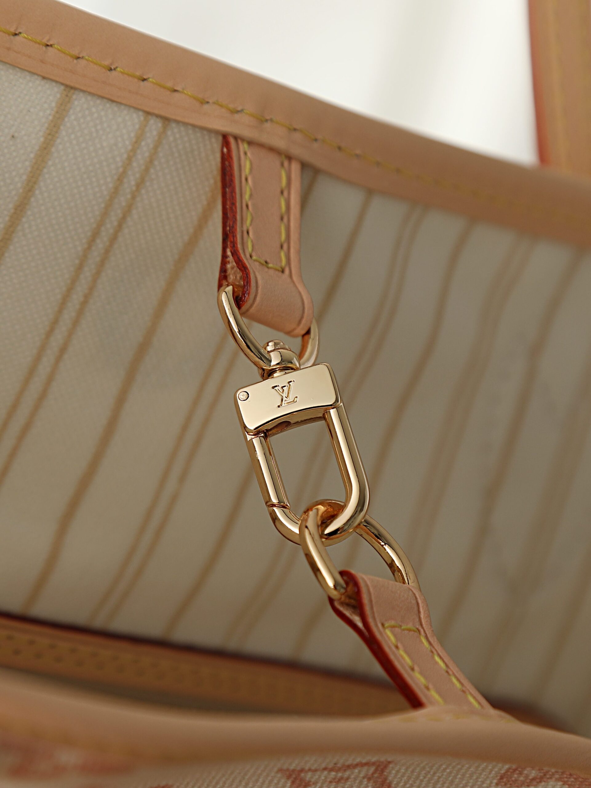 Louis Vuitton Neverfull MM Monogram Canvas Tote Bag - Image 8