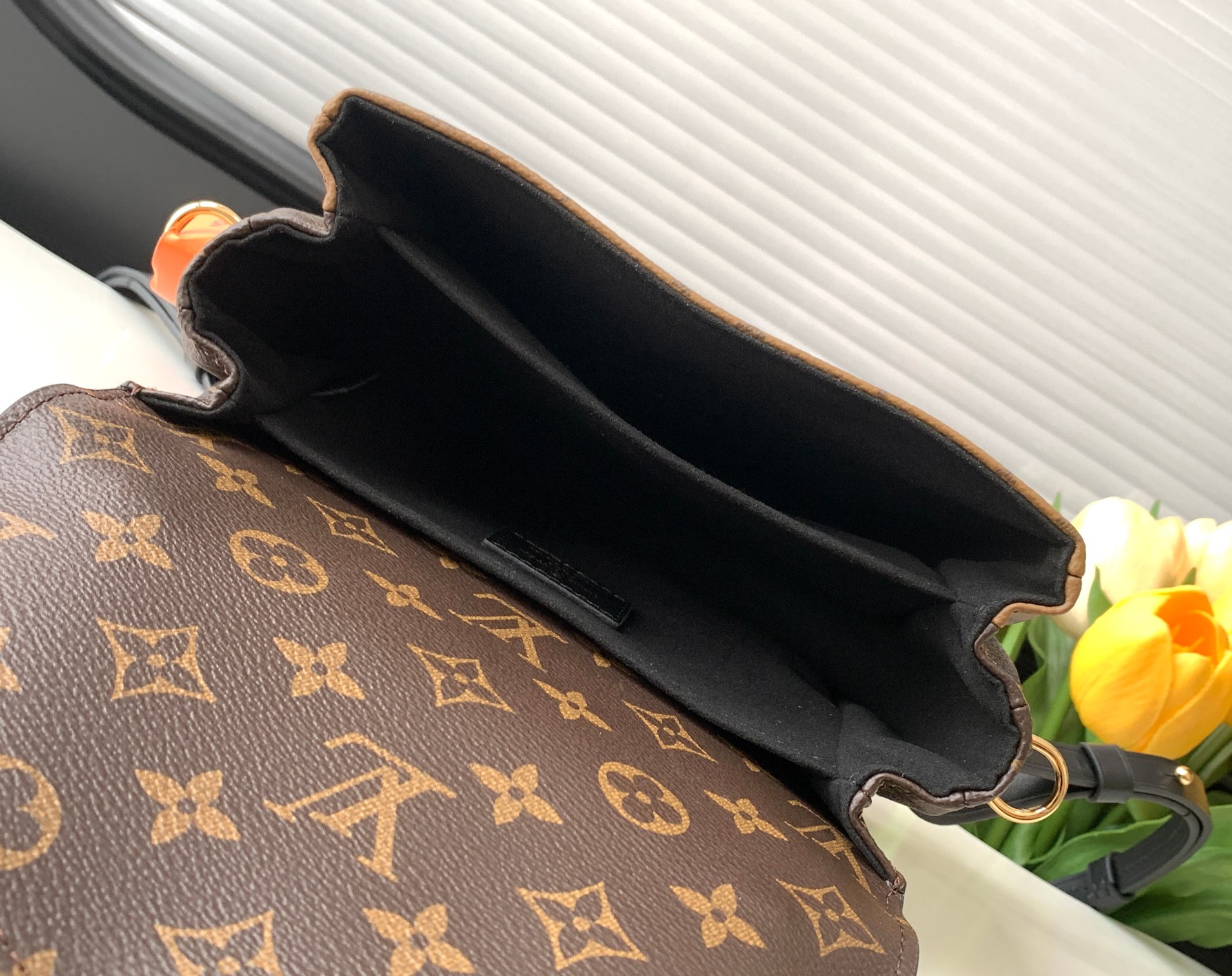 Louis Vuitton Pochette Metis Monogram Reverse Shoulder Bag - Image 8