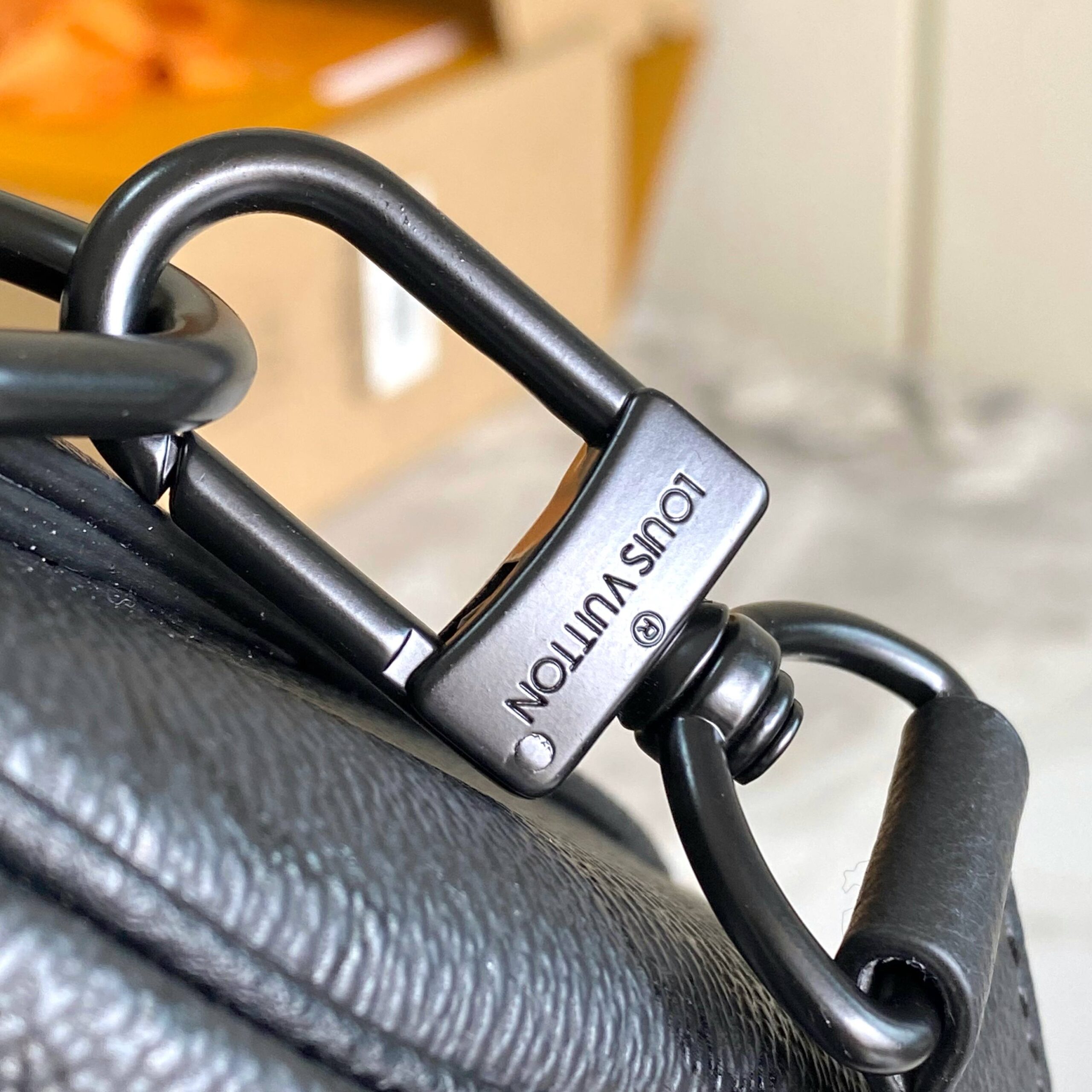 Louis Vuitton Keepall Bandoulière 25 Travel Bag in Monogram Midnight Coated Canvas - Image 8